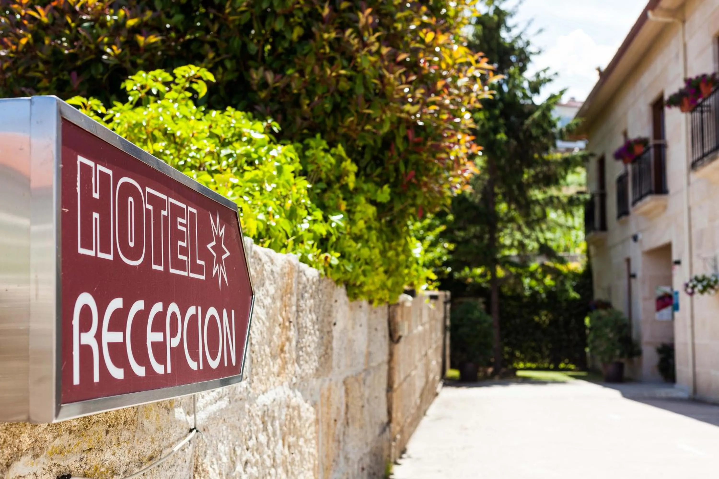 Facade/entrance in Hotel Arce
