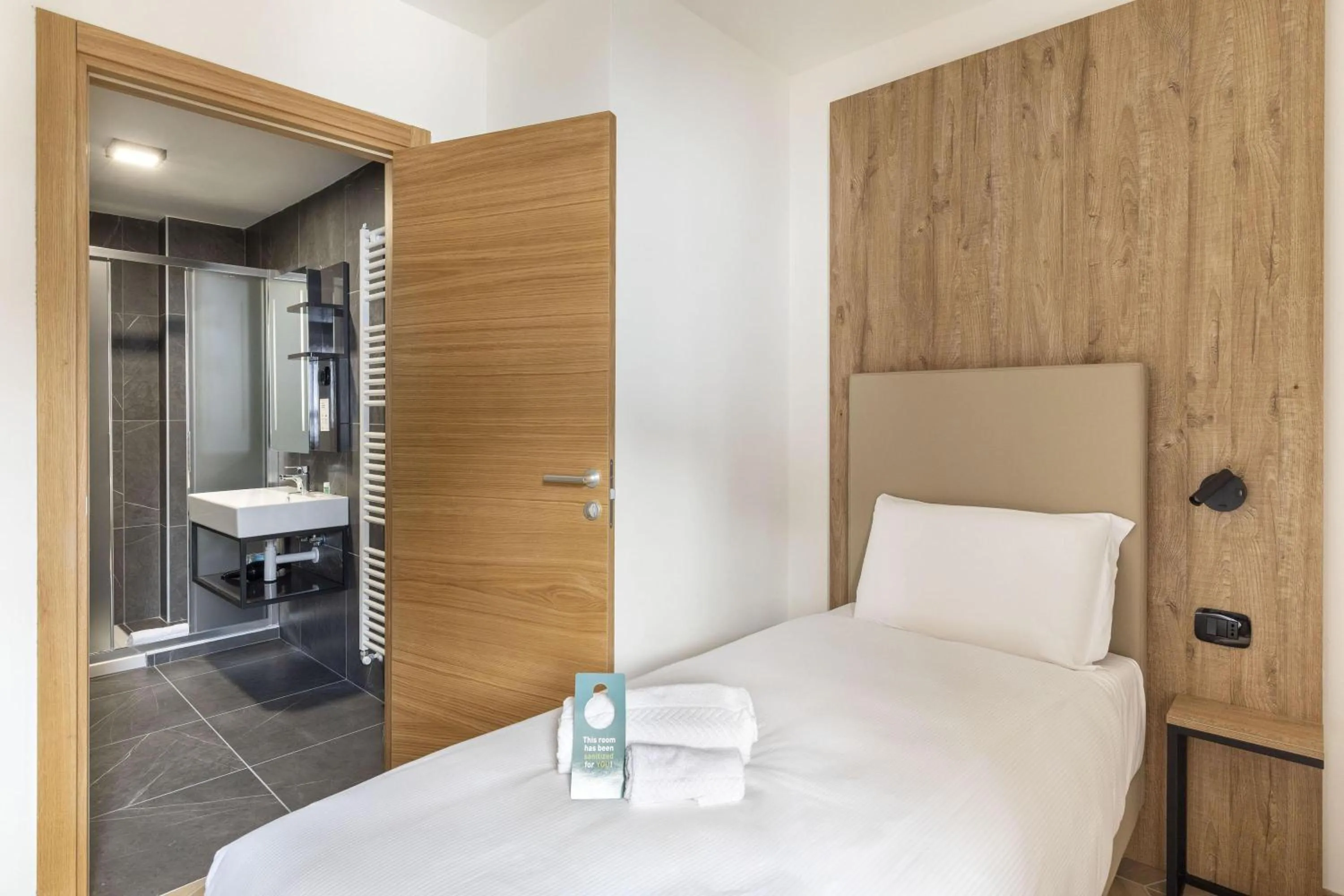 Photo of the whole room, Bed in B&B Hotel Passo Tre Croci Cortina