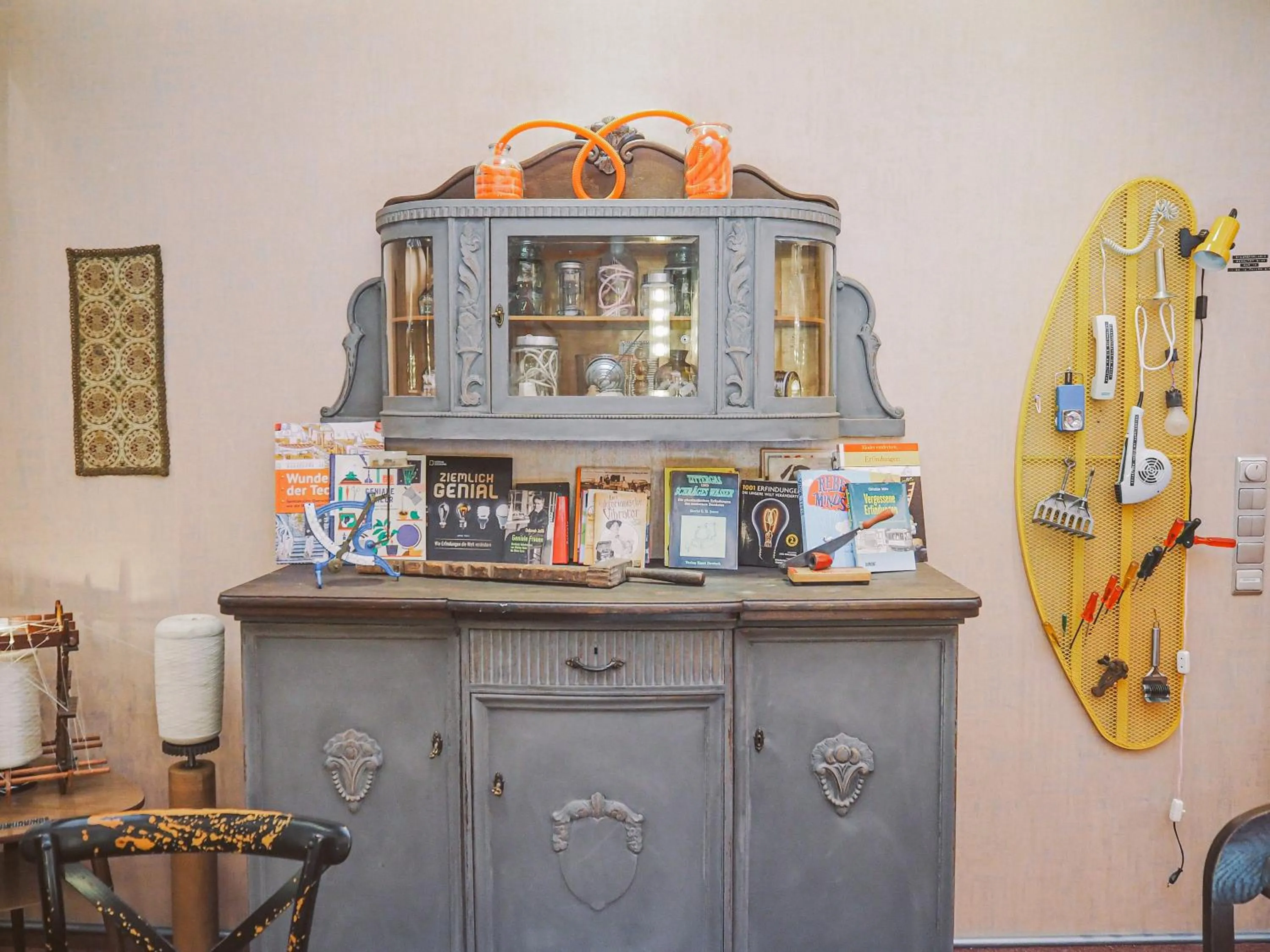 Decorative detail in Tante ALMA's Mülheimer Hotel