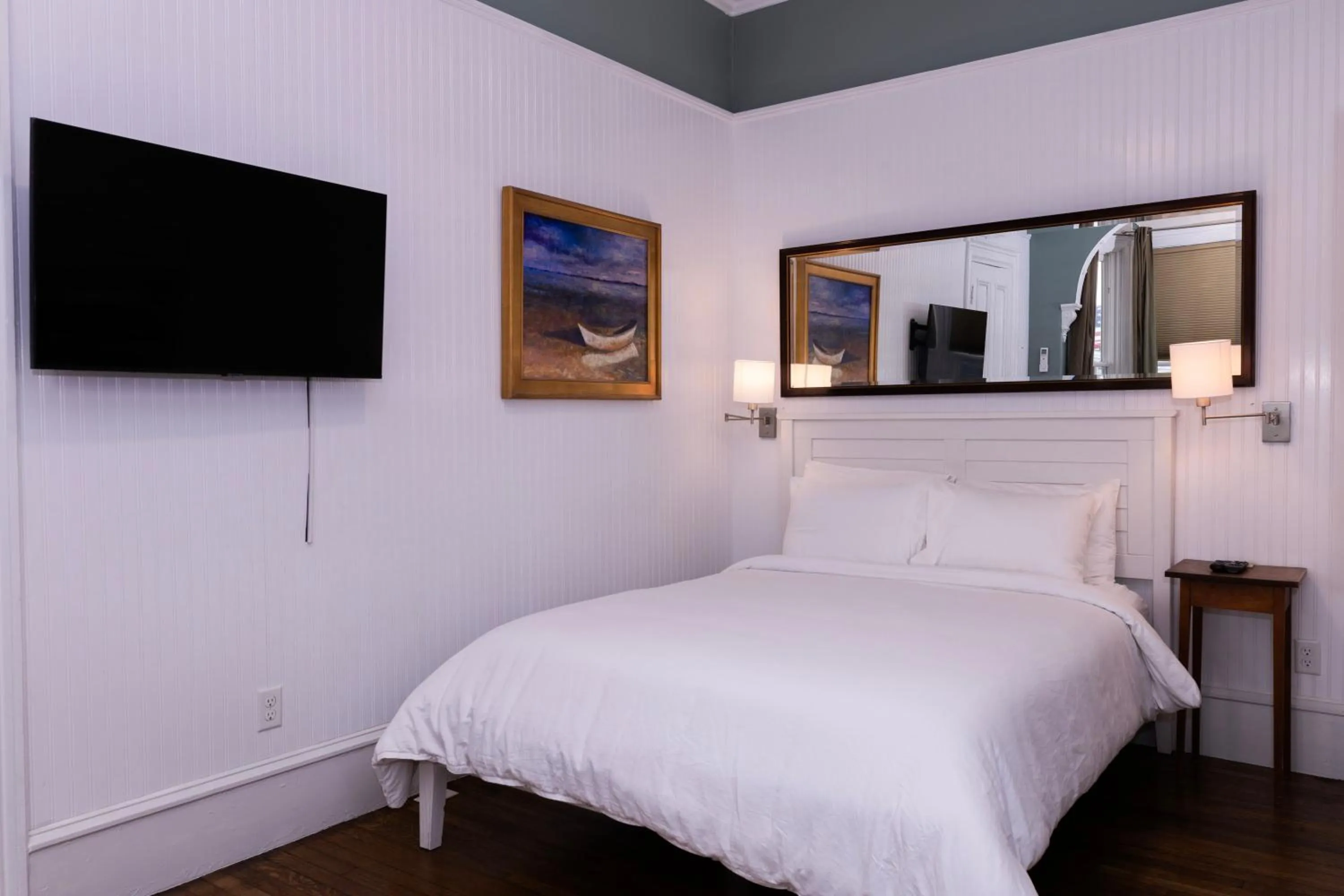 TV and multimedia in Prince Albert Guest House, Provincetown