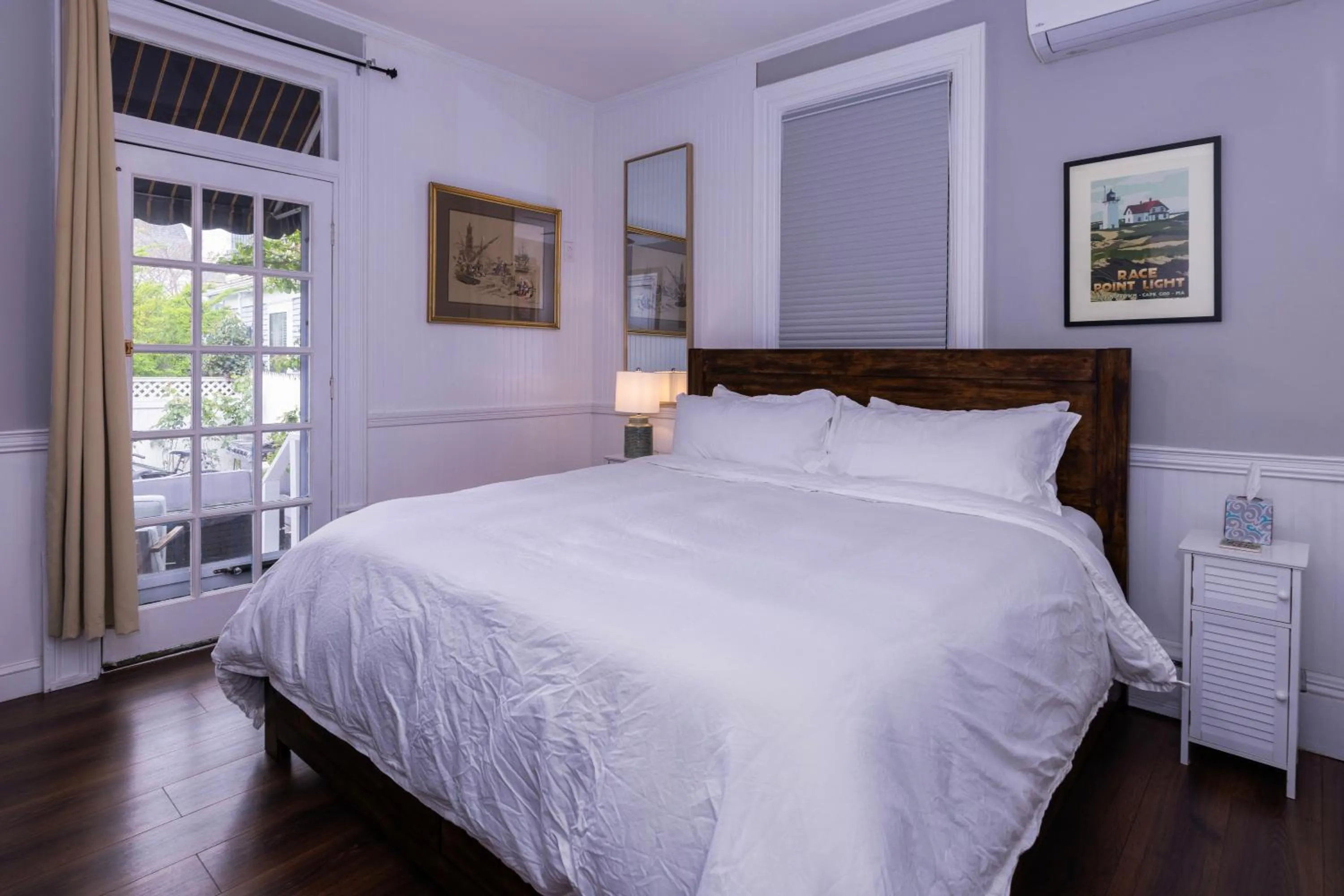 Bed in Prince Albert Guest House, Provincetown