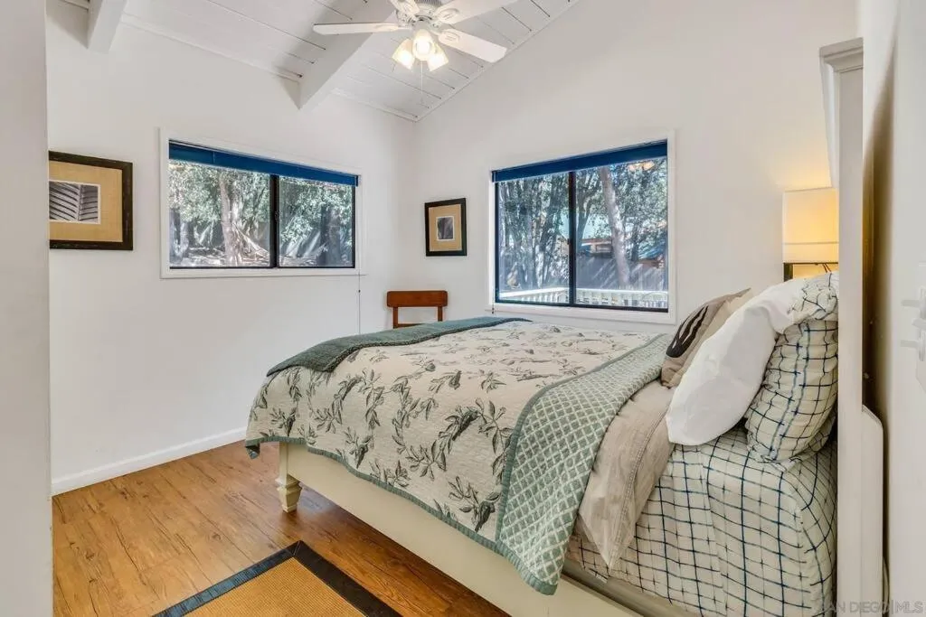 Bed in Pine Hills Cabin in Julian