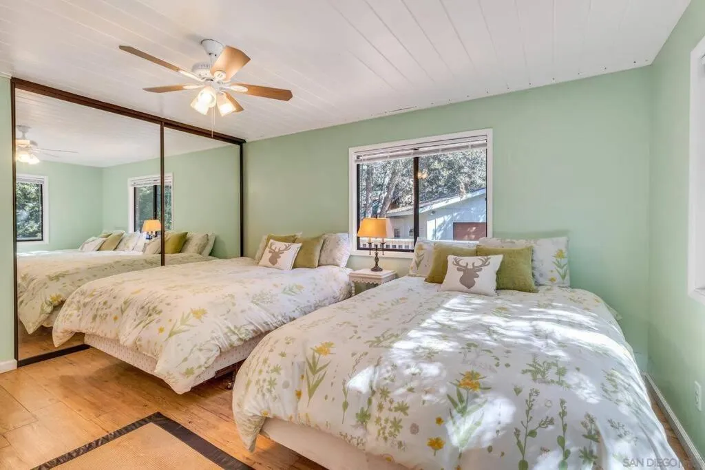 Bed in Pine Hills Cabin in Julian