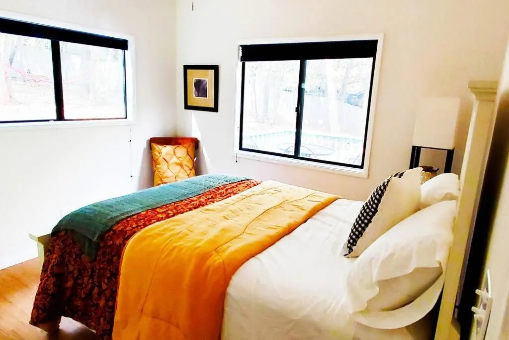 Bed in Pine Hills Cabin in Julian