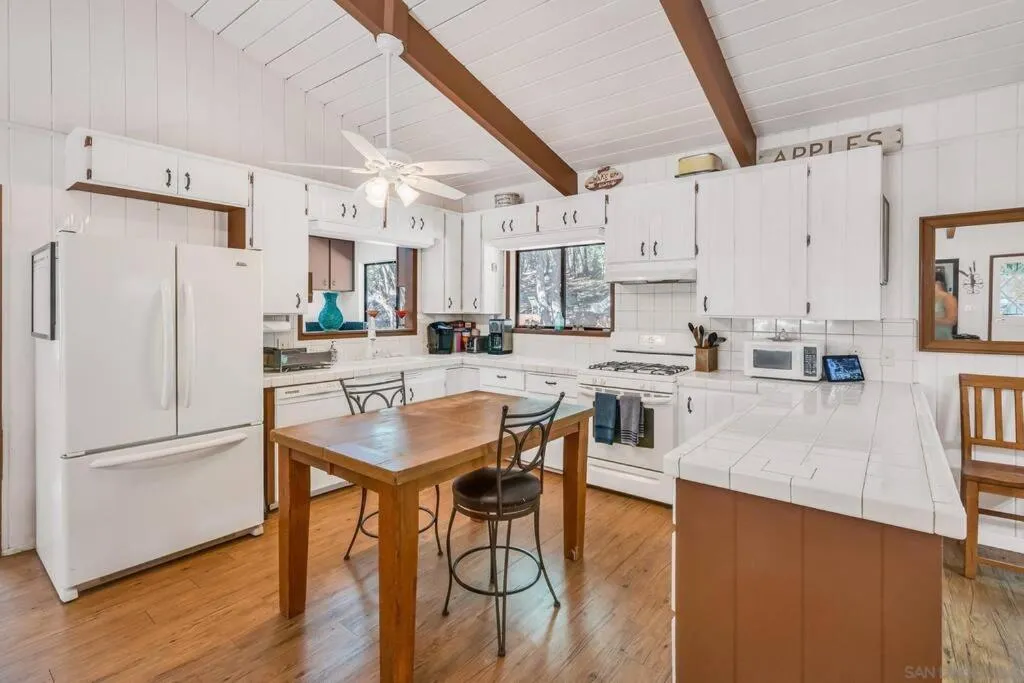 Kitchen or kitchenette in Pine Hills Cabin in Julian