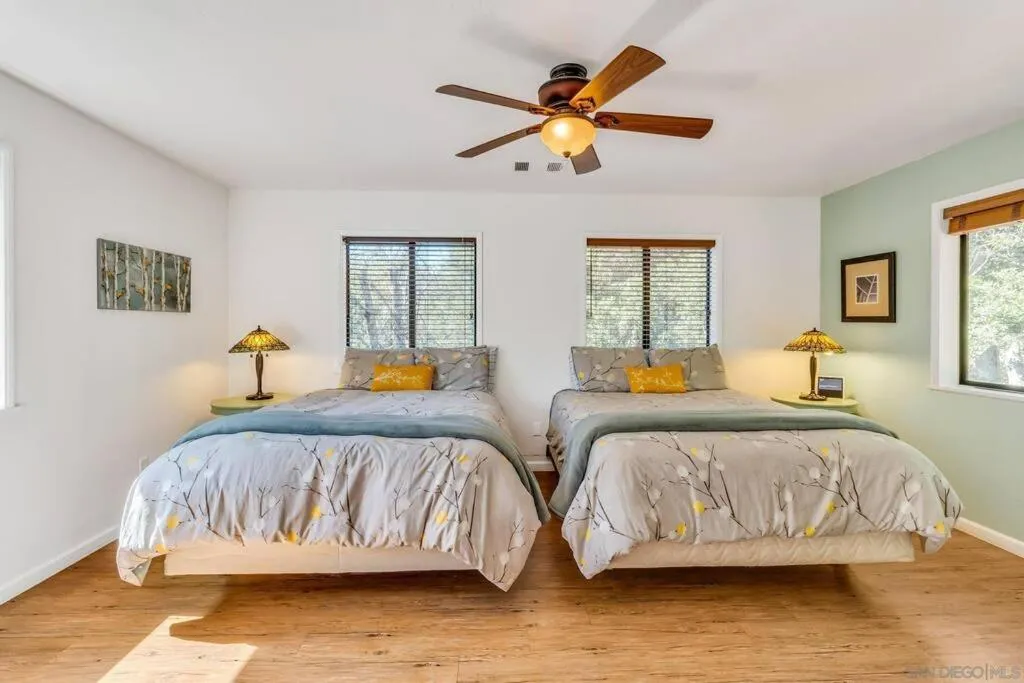 Bed in Pine Hills Cabin in Julian