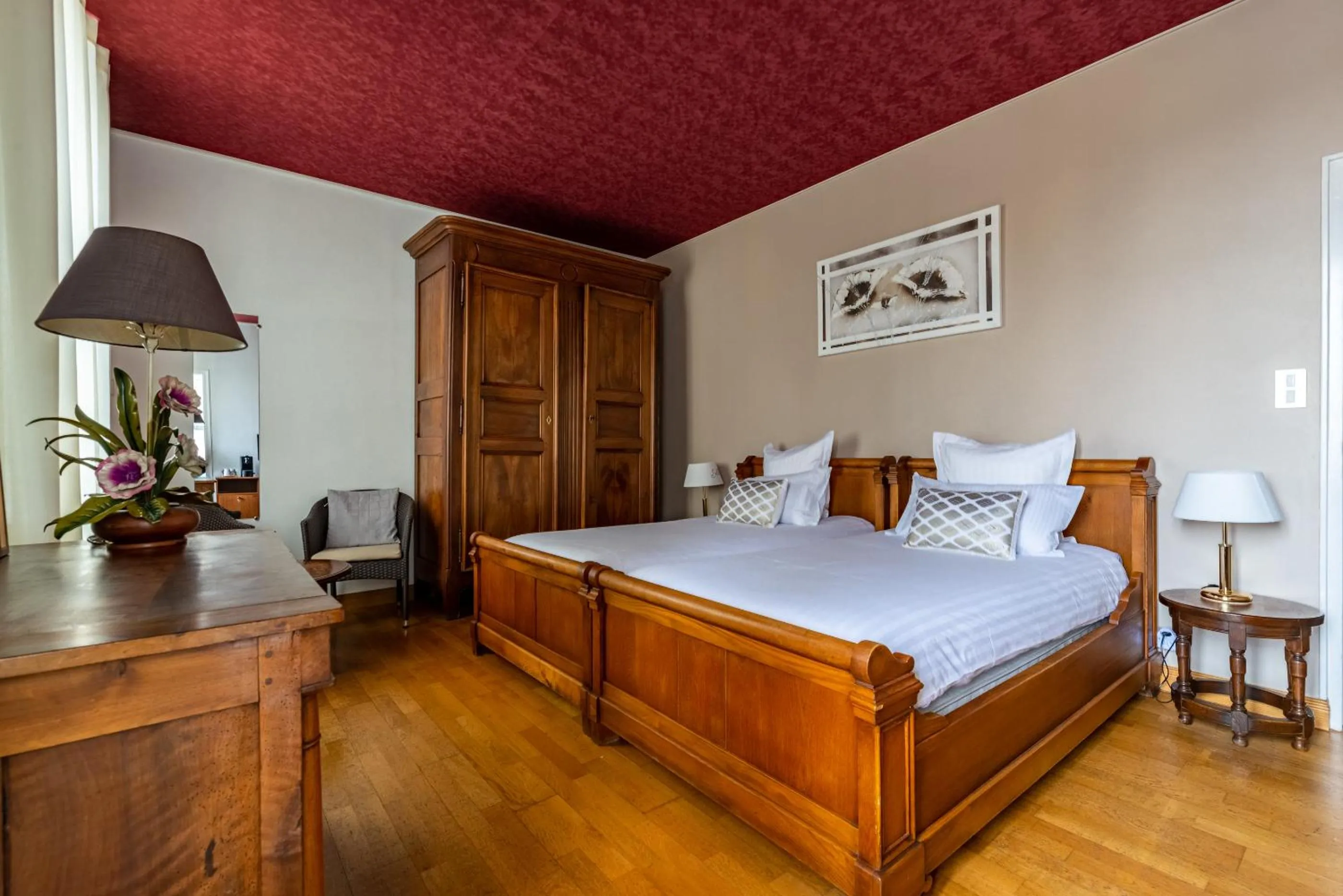 Photo of the whole room, Bed in Chez Camille