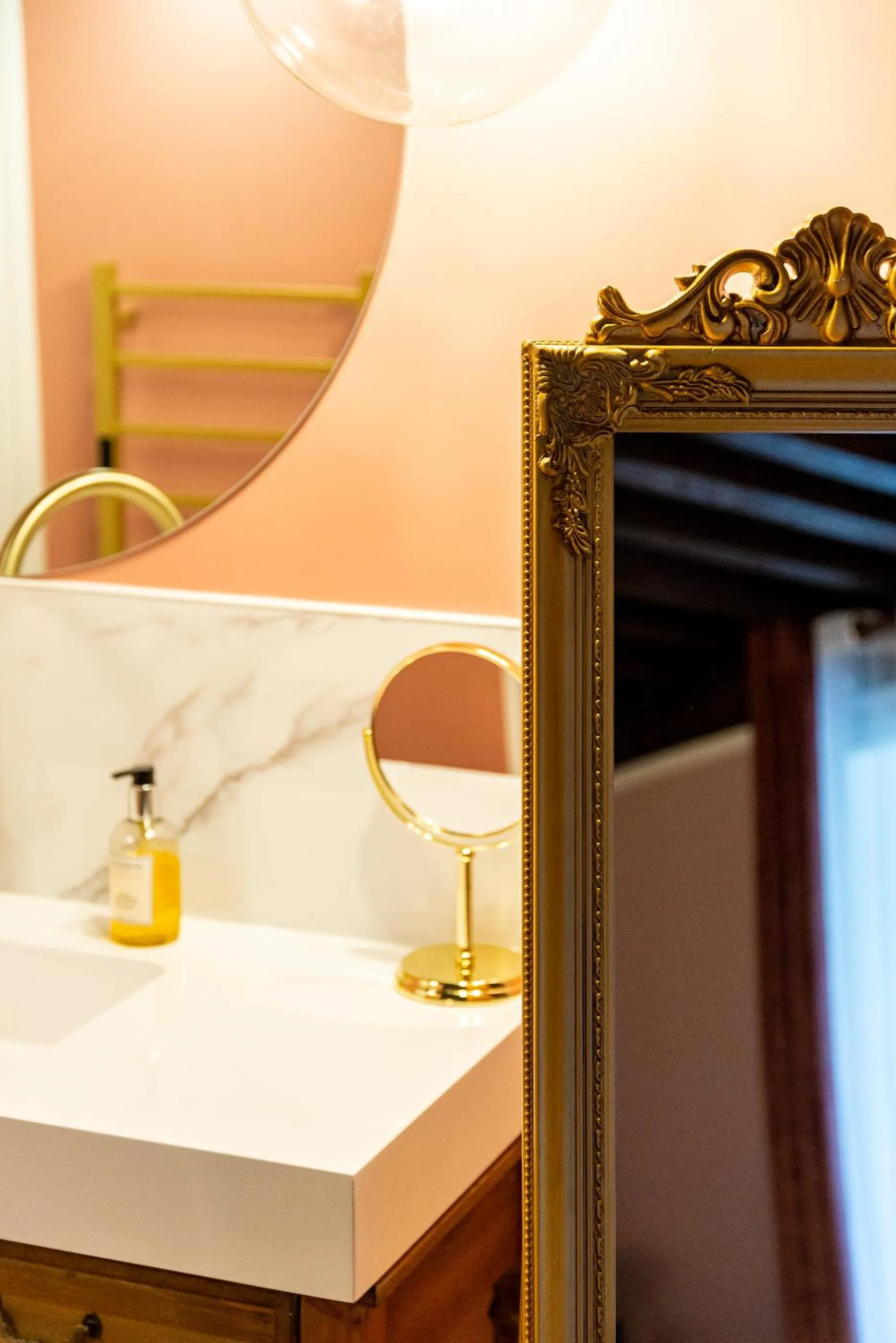 Bathroom, Bed in Chez Camille