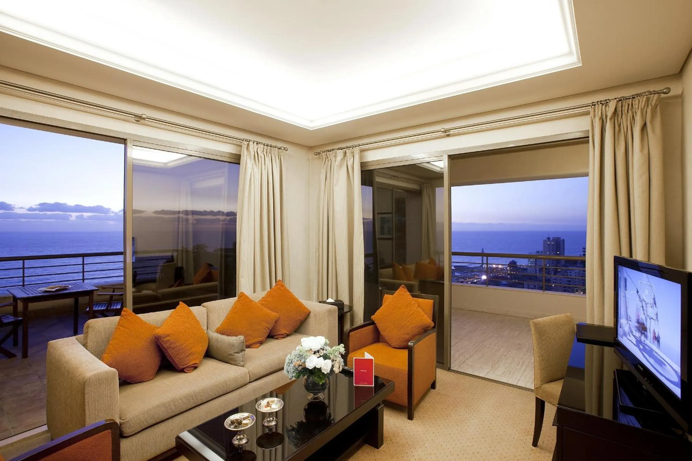 Living room in Ramada Plaza by Wyndham Beirut Raouche