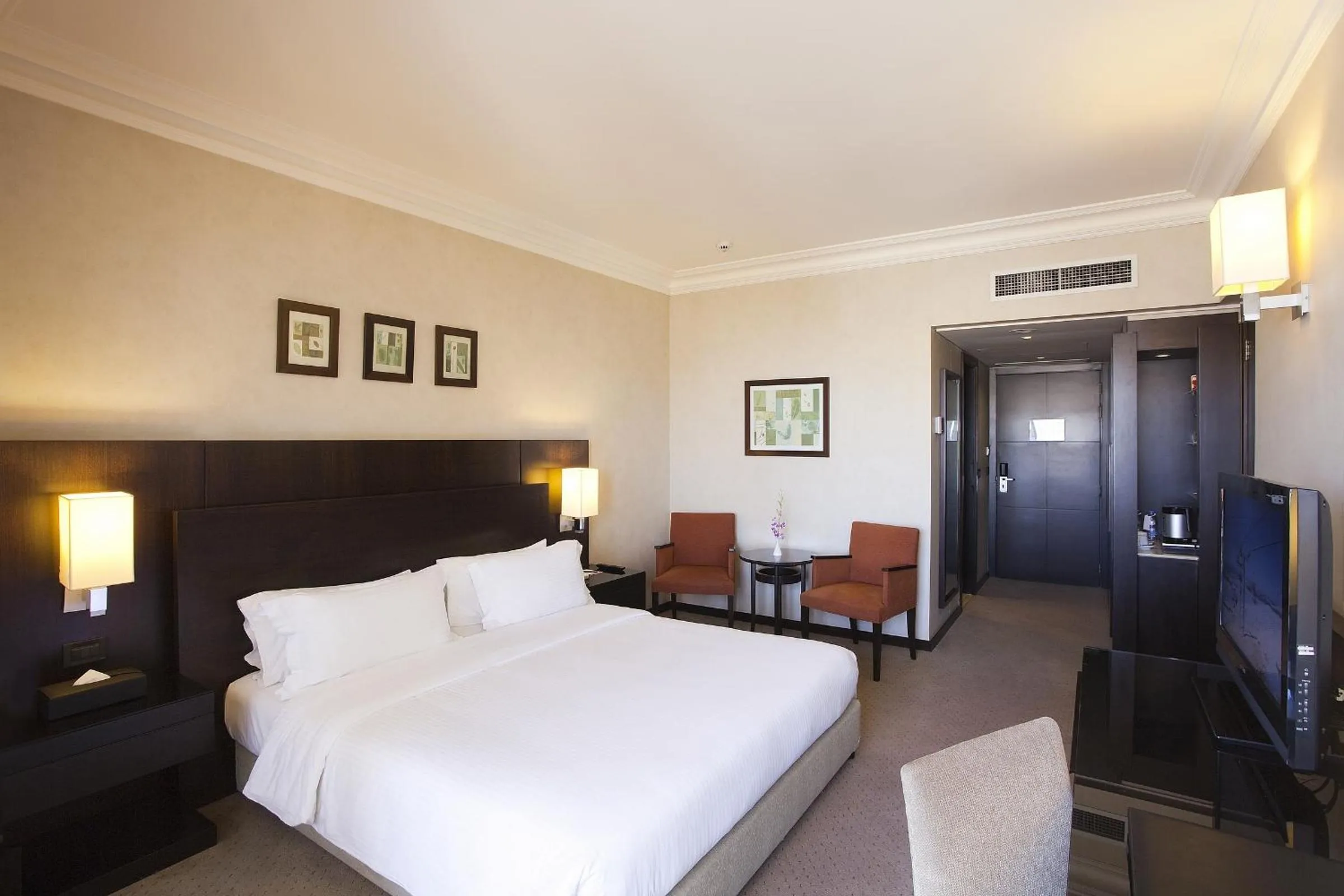 Bed in Ramada Plaza by Wyndham Beirut Raouche