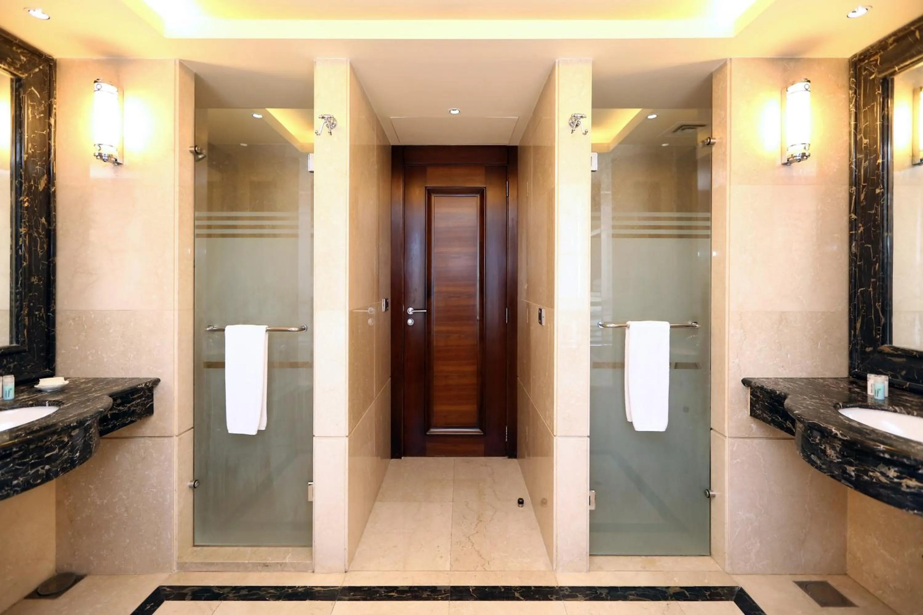 Bathroom in Ramada Plaza by Wyndham Beirut Raouche