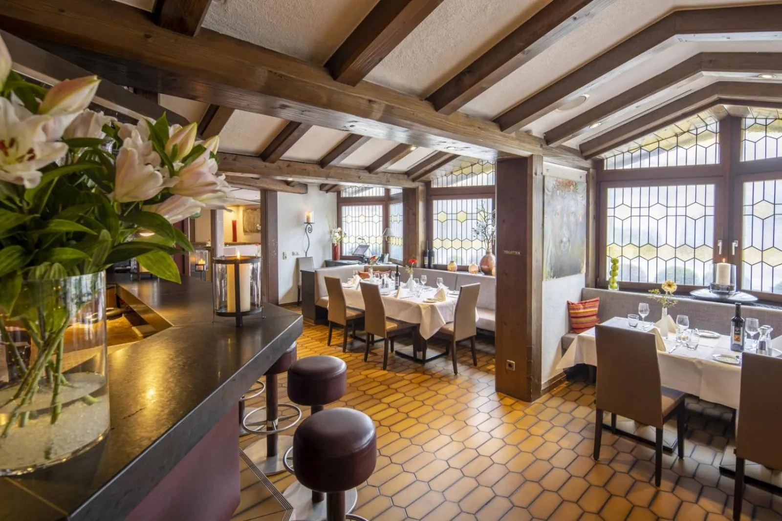 Restaurant/places to eat in Hotel Gloria Superior