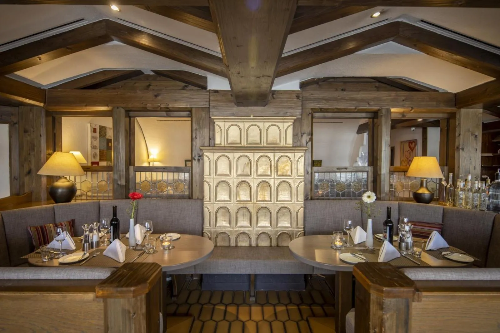 Restaurant/places to eat in Hotel Gloria Superior