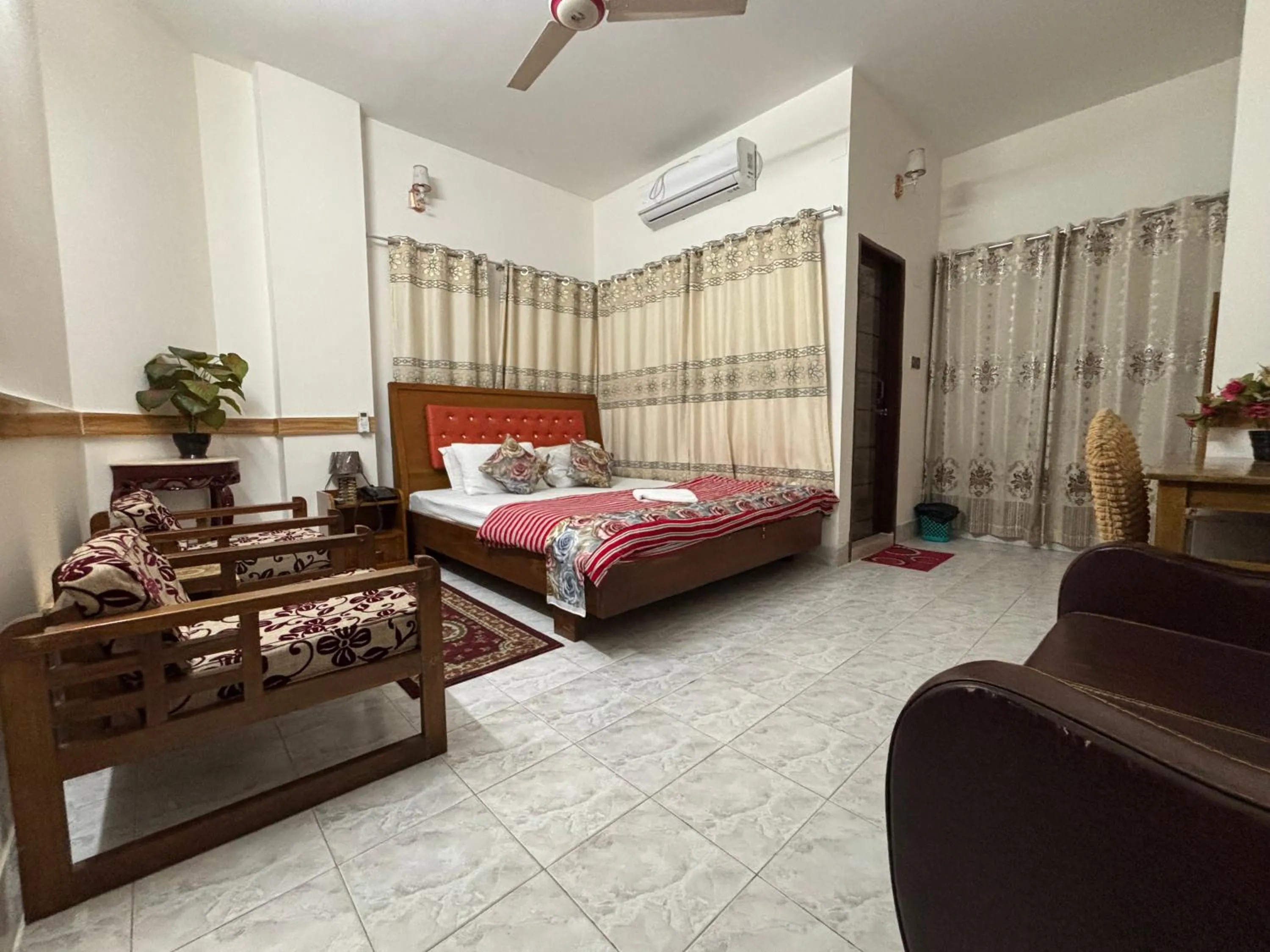 Property building, Bed in Hotel Farmis Garden
