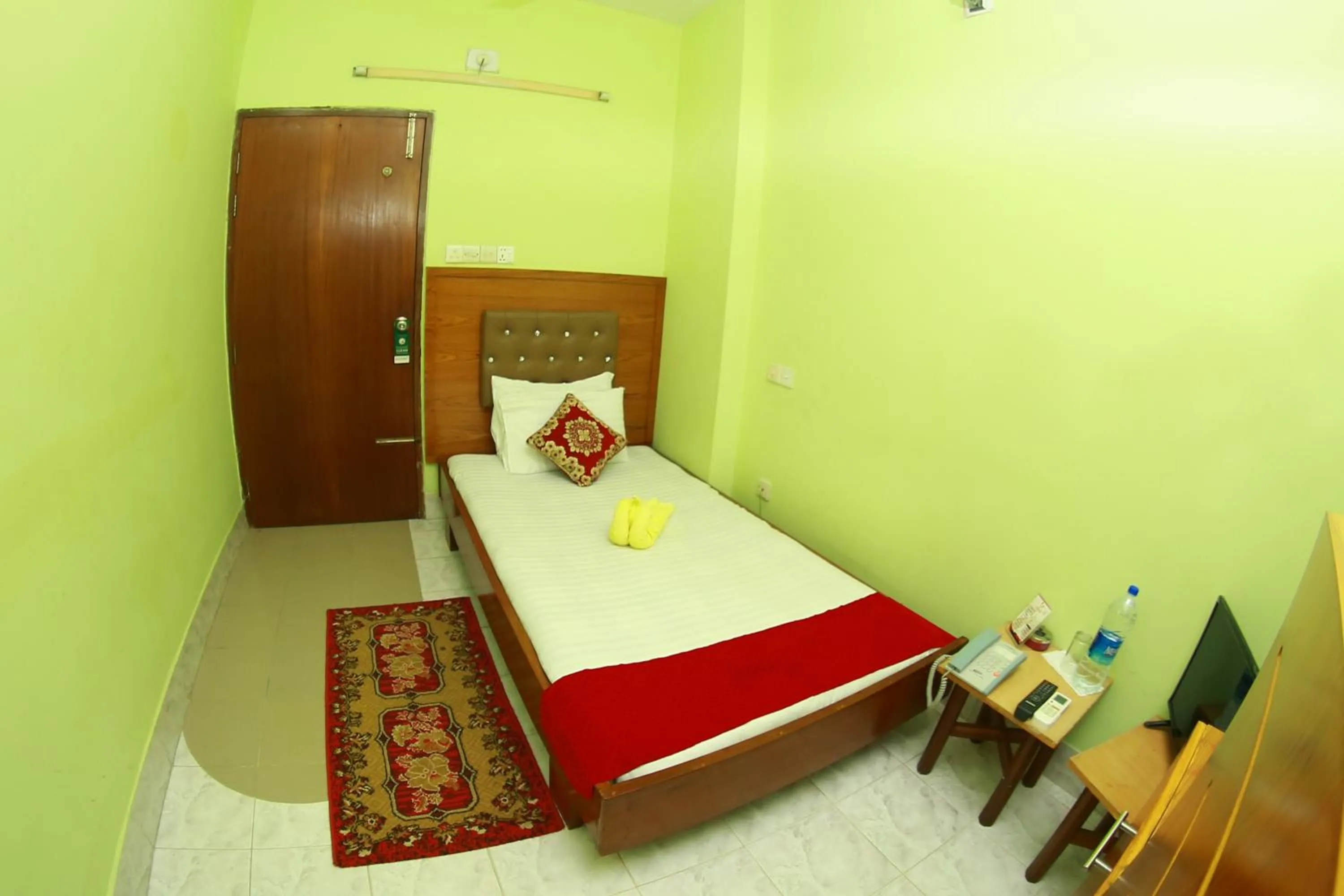 Bed in Hotel Farmis Garden