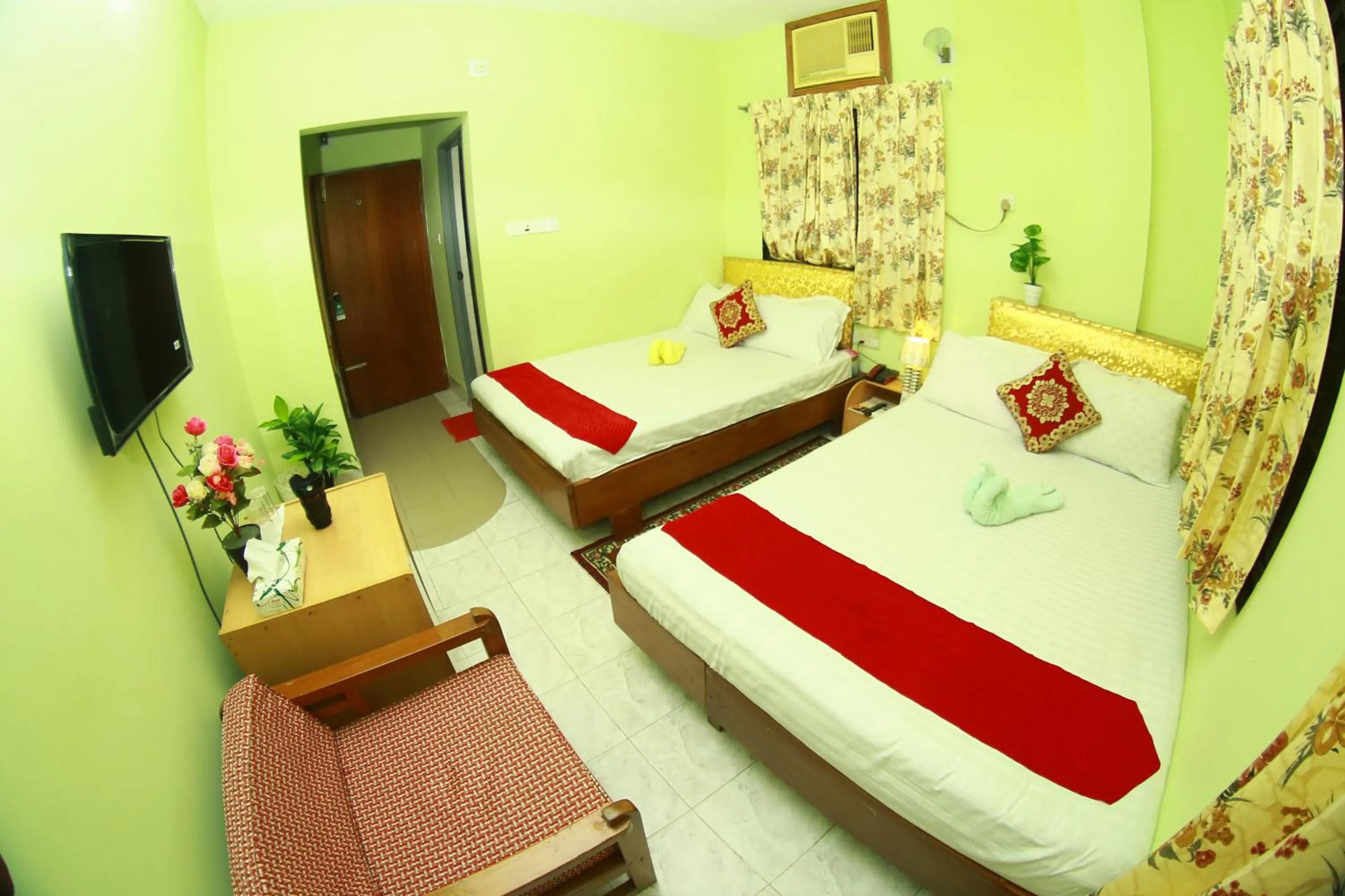 Communal lounge/ TV room, Bed in Hotel Farmis Garden