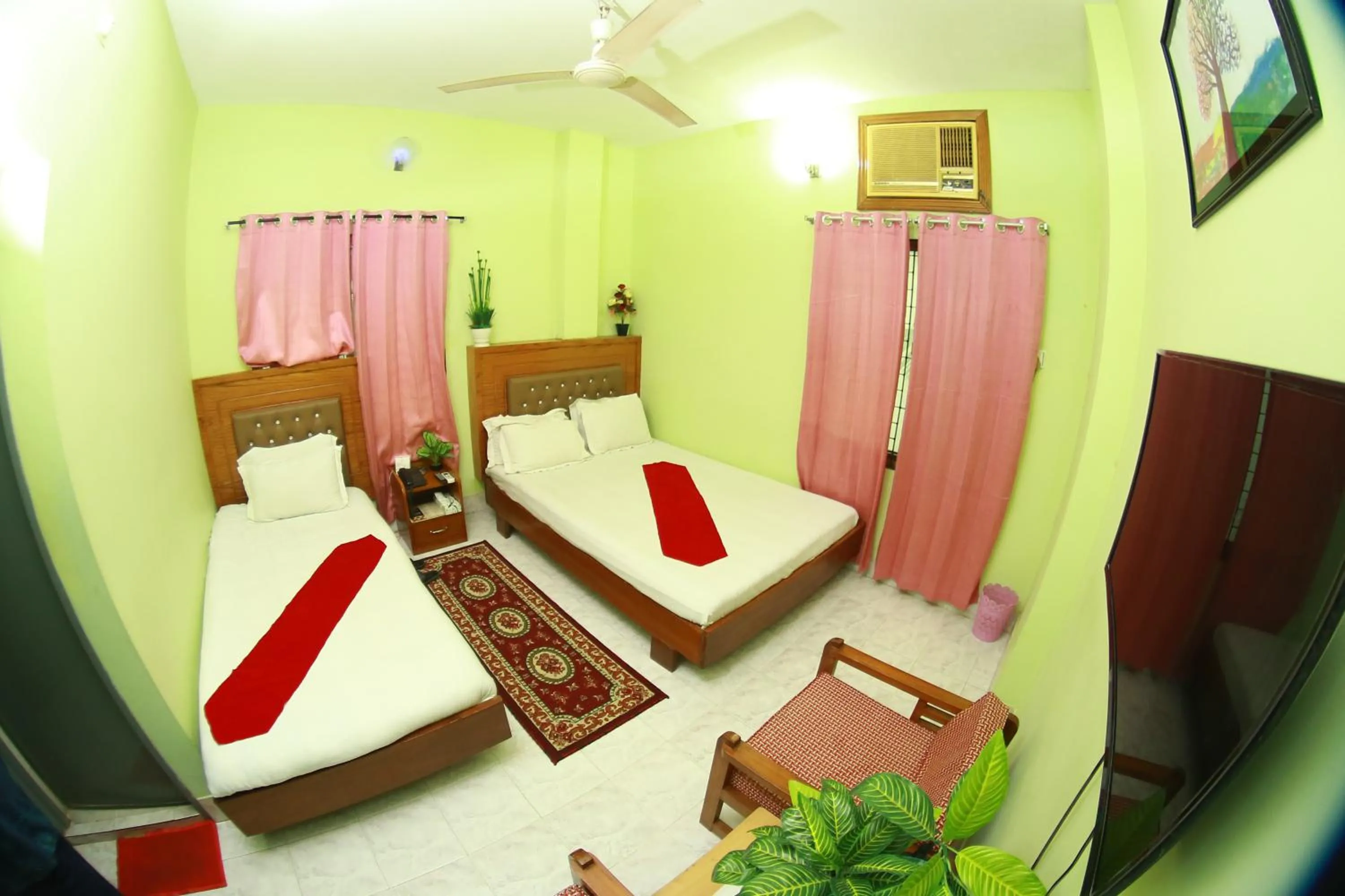 Living room, Bed in Hotel Farmis Garden