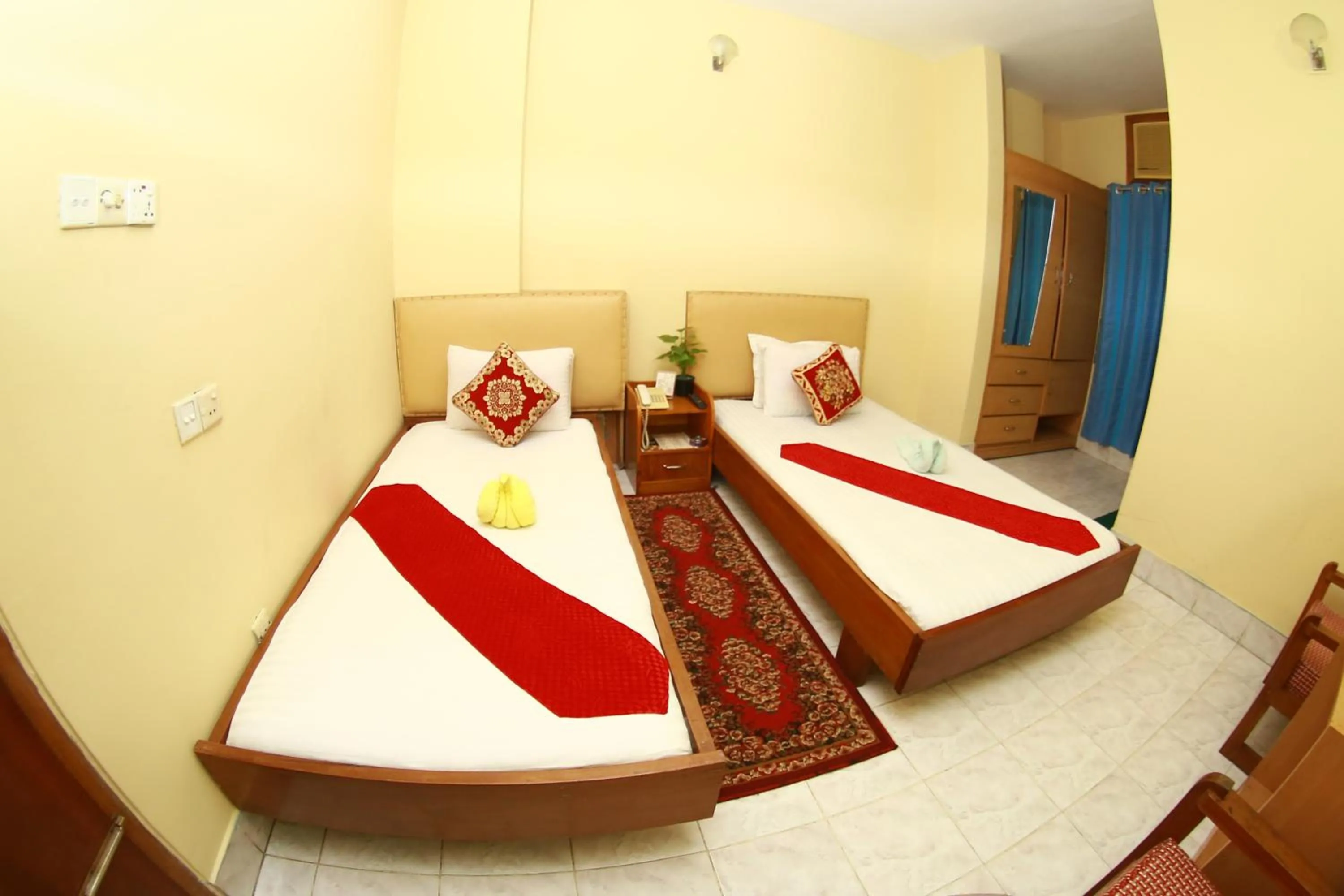 Shower, Bed in Hotel Farmis Garden