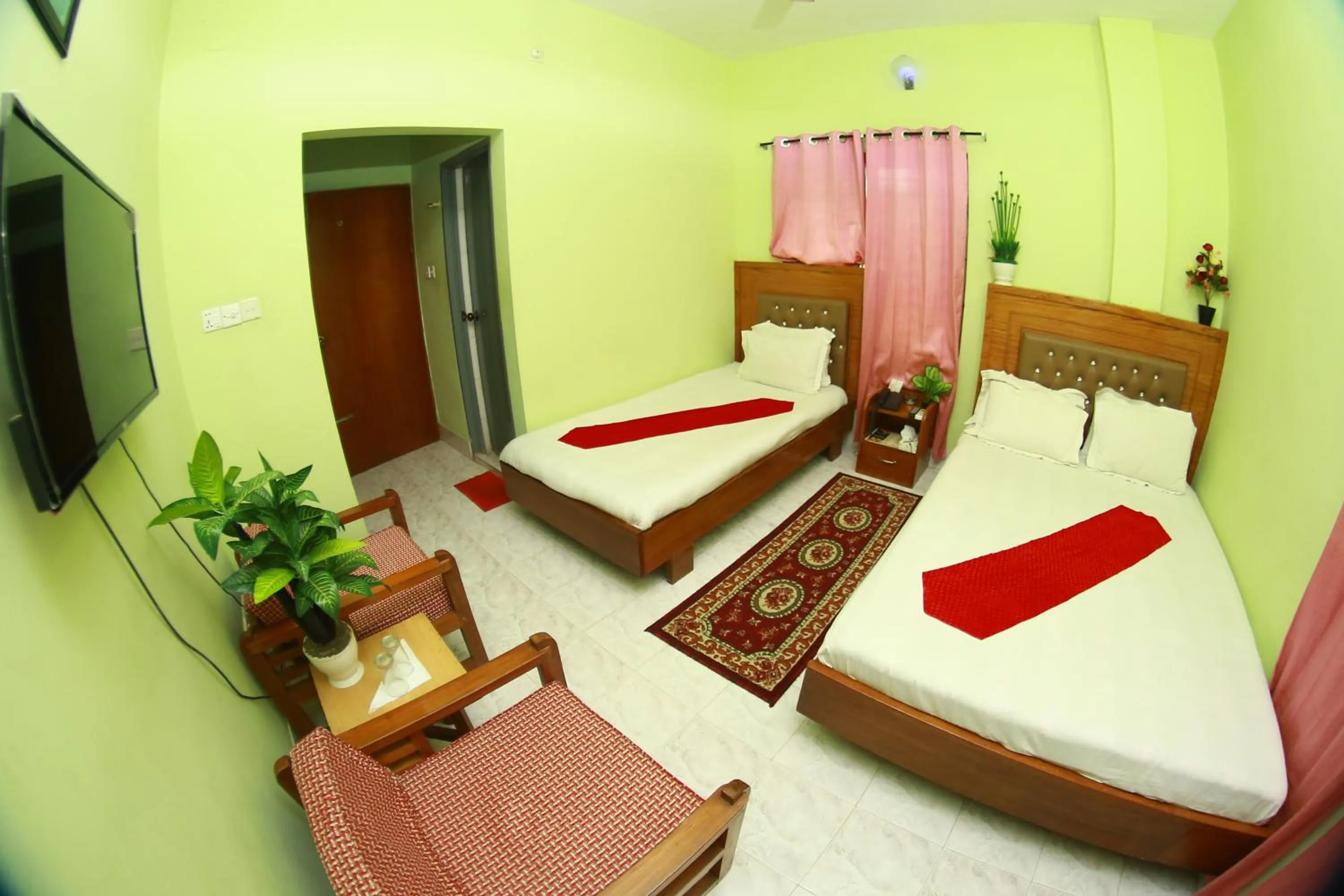 Living room, Bed in Hotel Farmis Garden