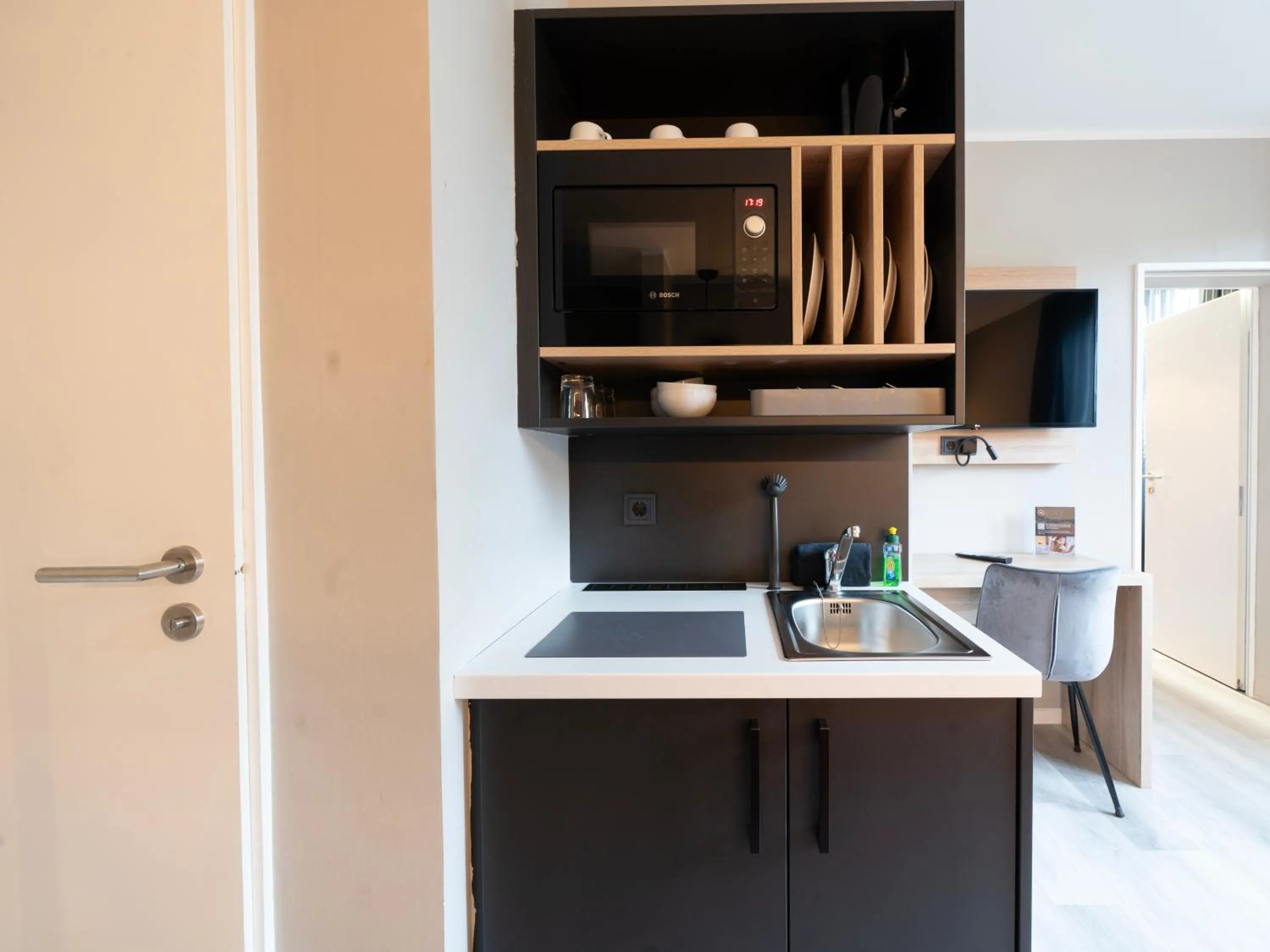 Kitchen or kitchenette in JustStay Mülheim Hotel & Apartments