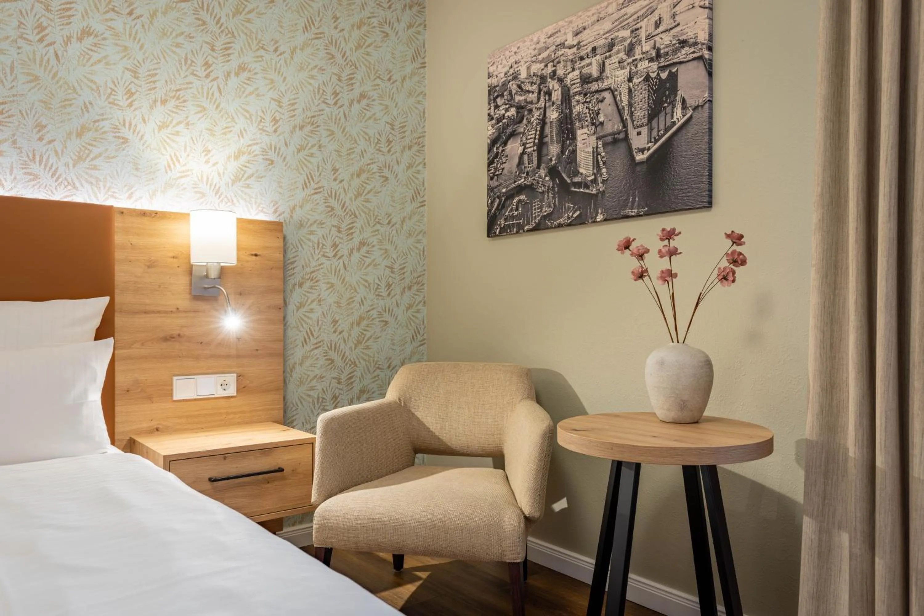 Photo of the whole room, Bed in Hotel Engel