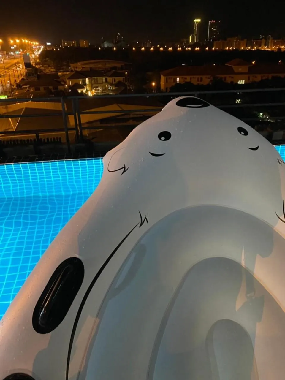 Pool view in BEAR’S DEN HOTEL PATTAYA