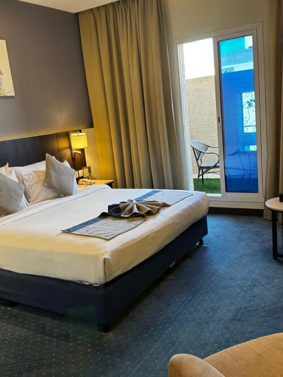 Balcony/Terrace, Bed in Coupard Hotel