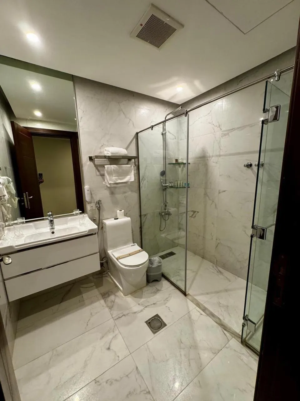 Toilet in Coupard Hotel