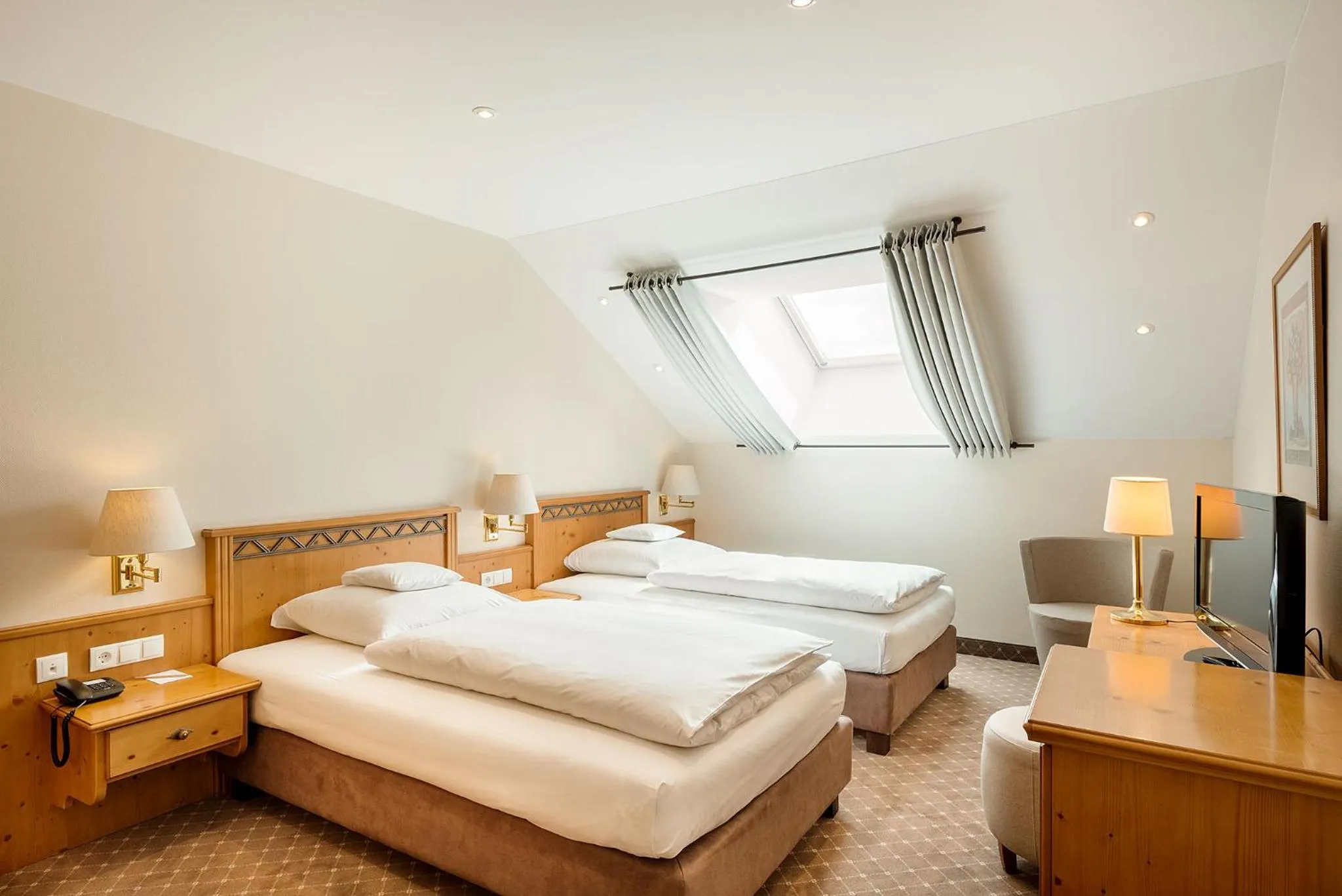 Photo of the whole room, Bed in Bauer Hotel und Restaurant