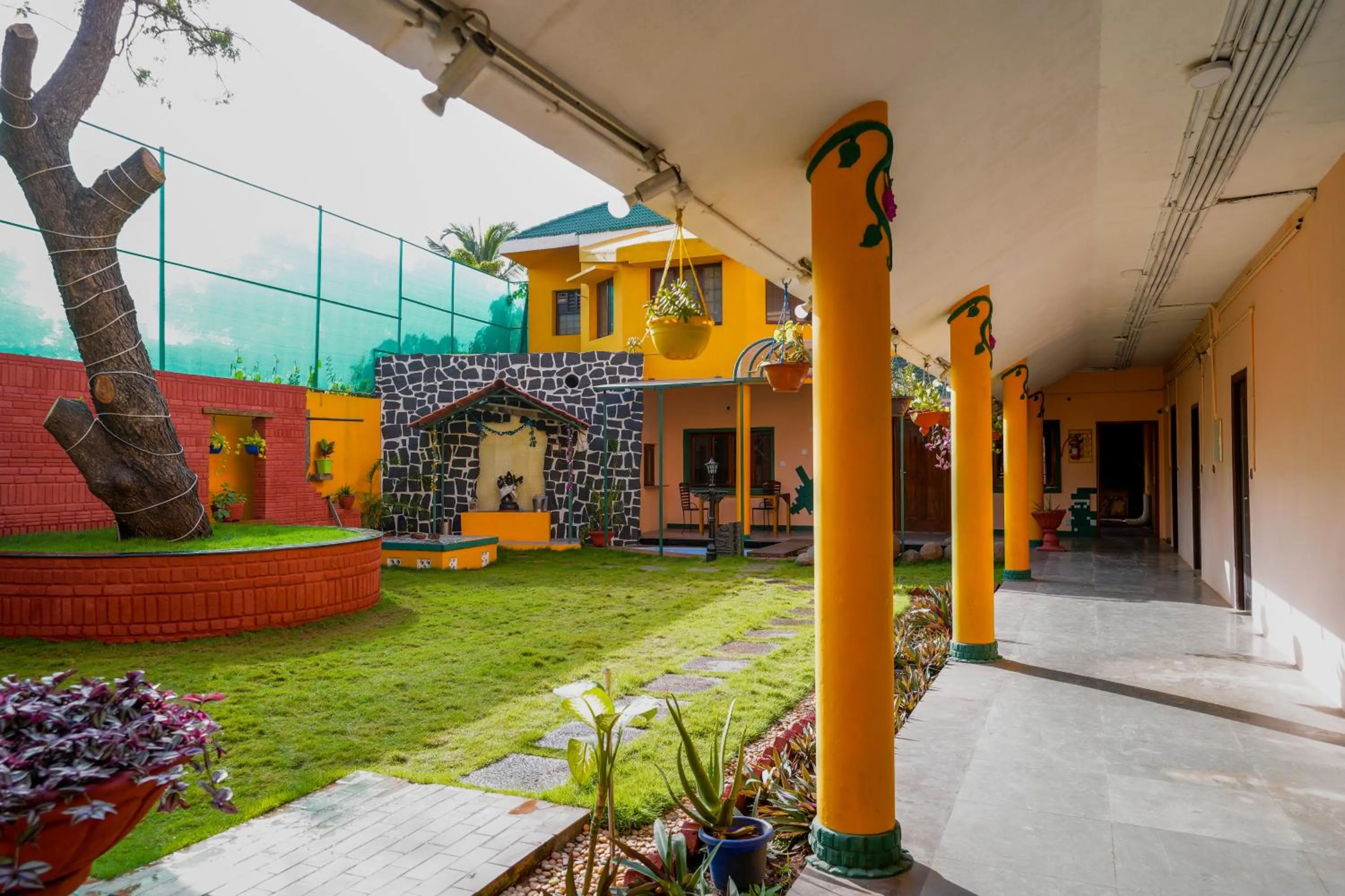 Inner courtyard view in La Courtyard