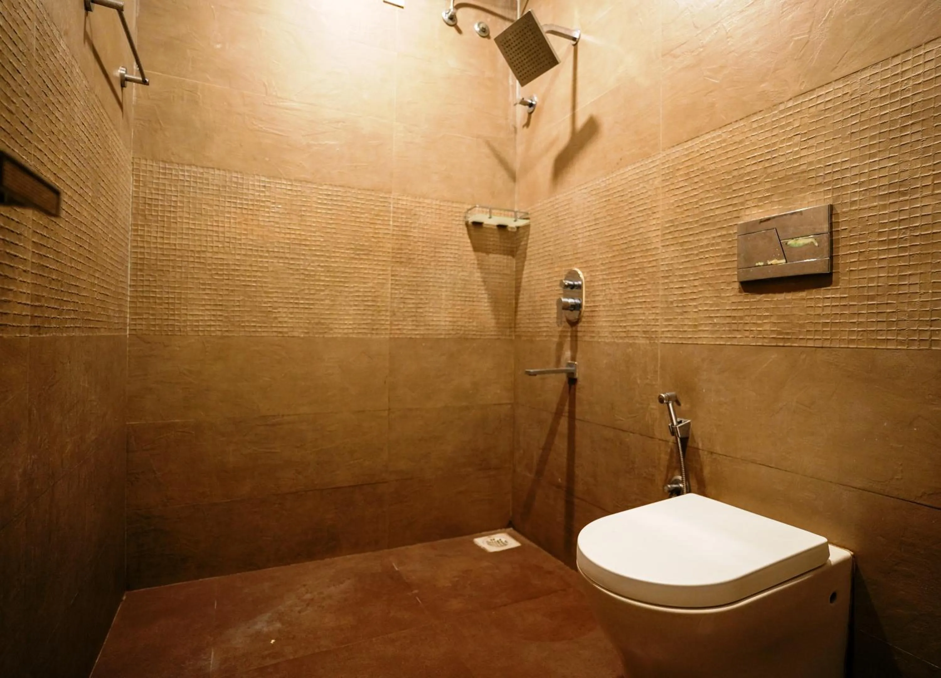 Shower in La Courtyard