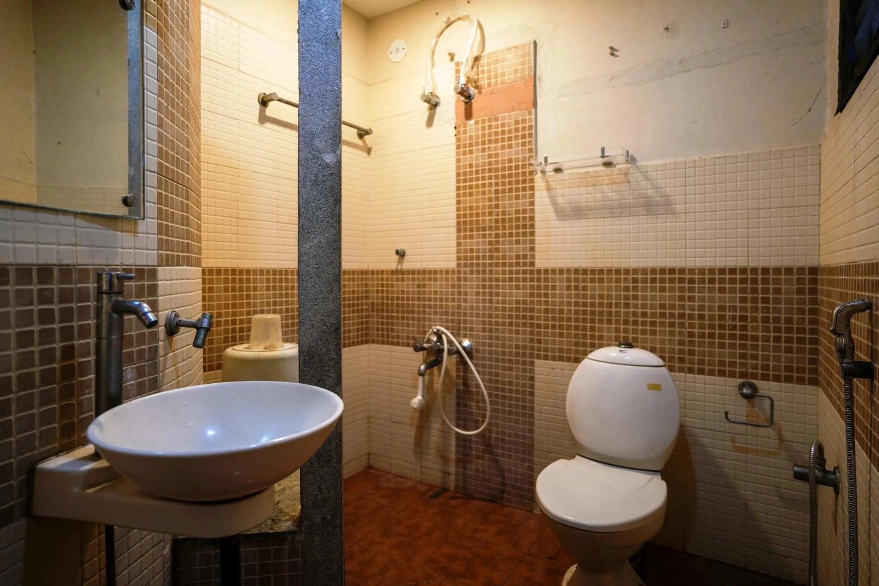 Shower in La Courtyard