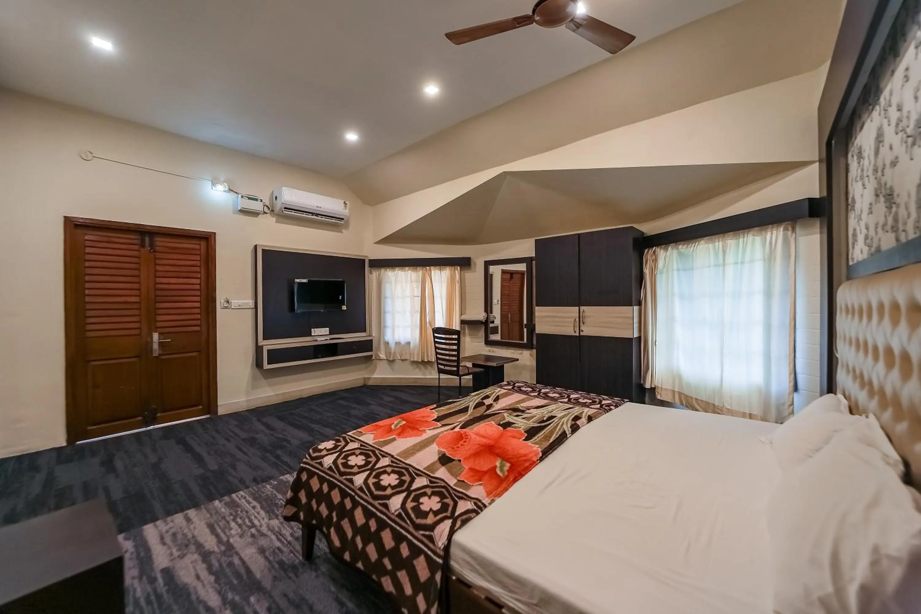 Communal lounge/ TV room in La Courtyard