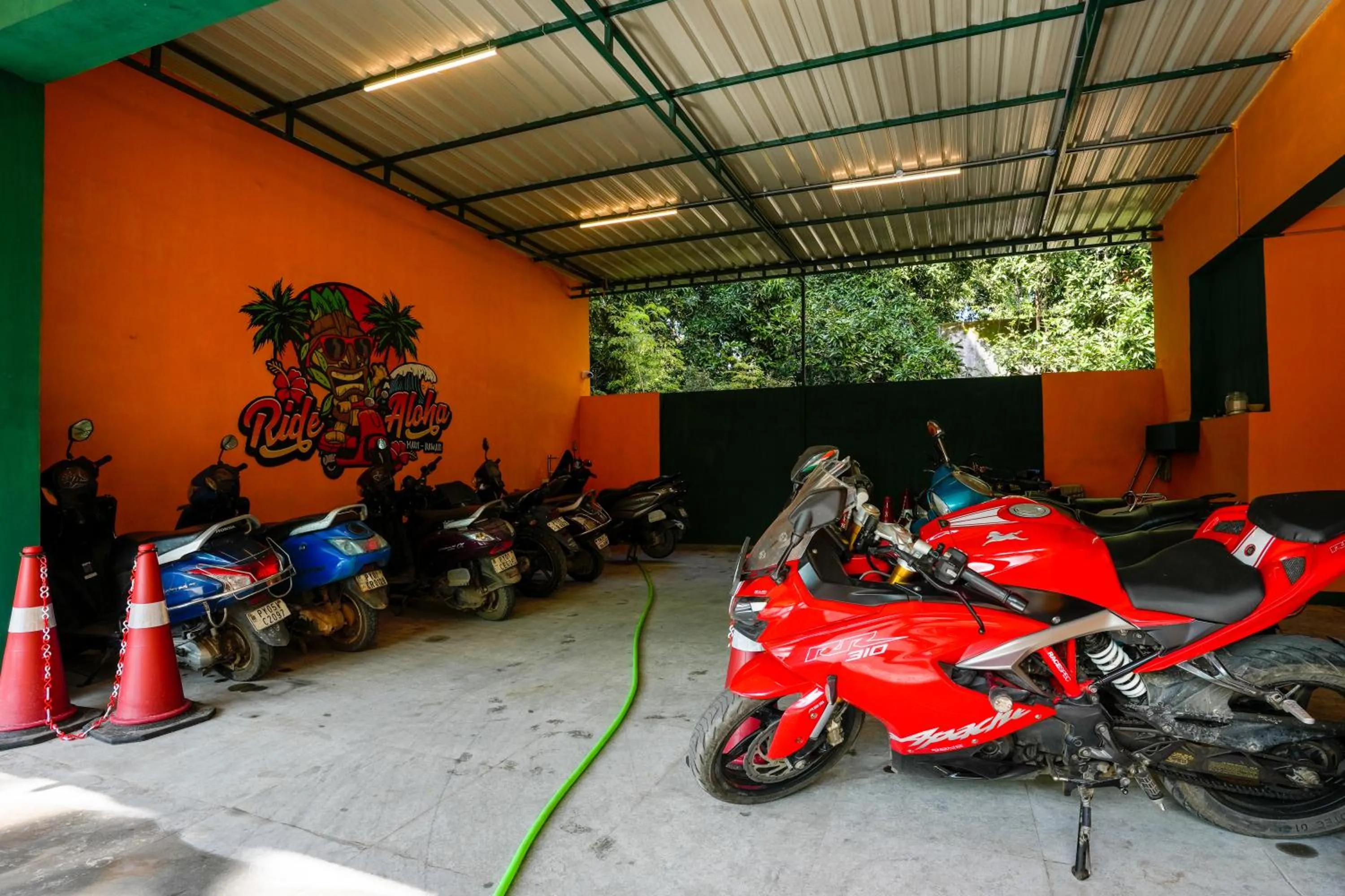 Parking in La Courtyard