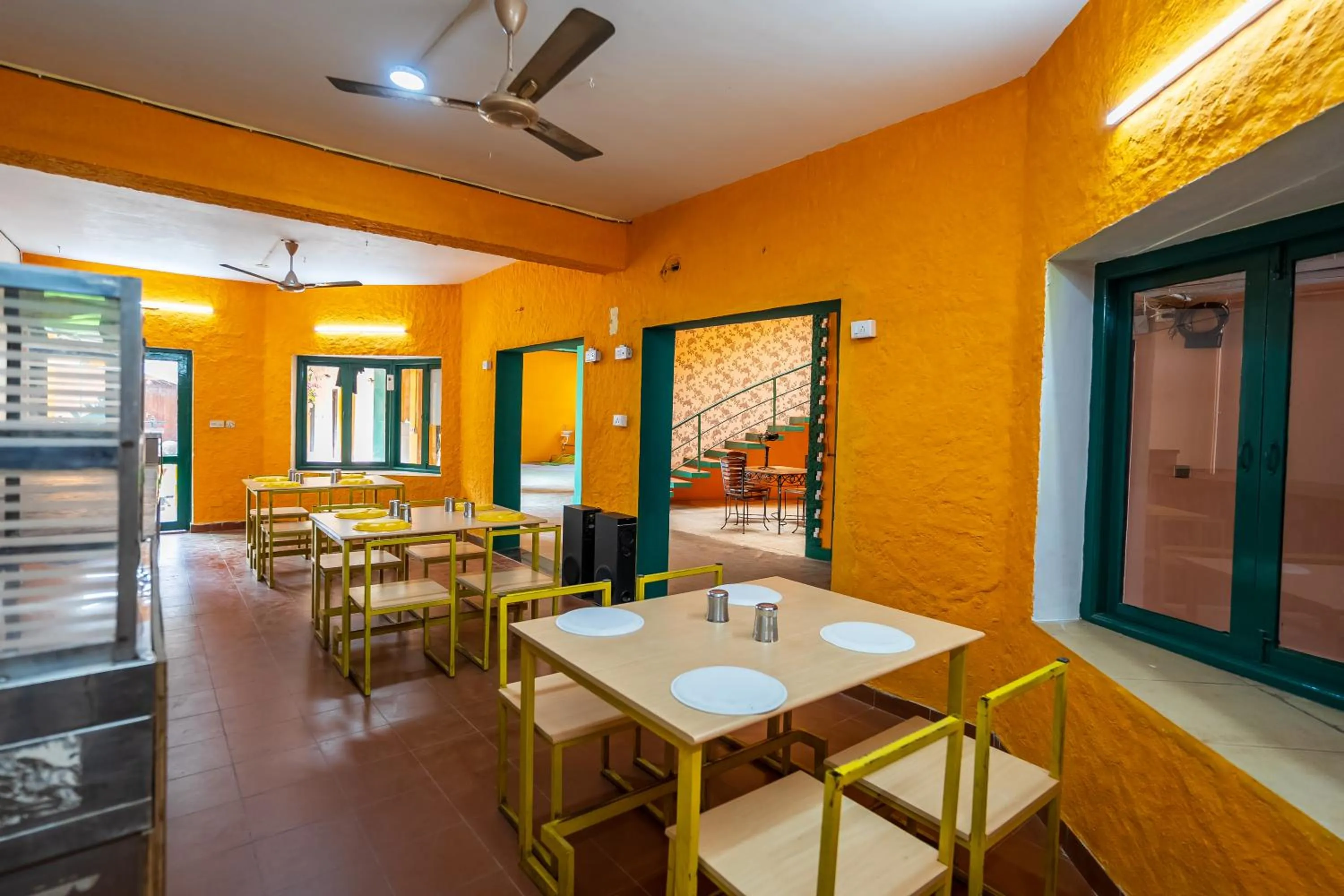 Restaurant/places to eat in La Courtyard