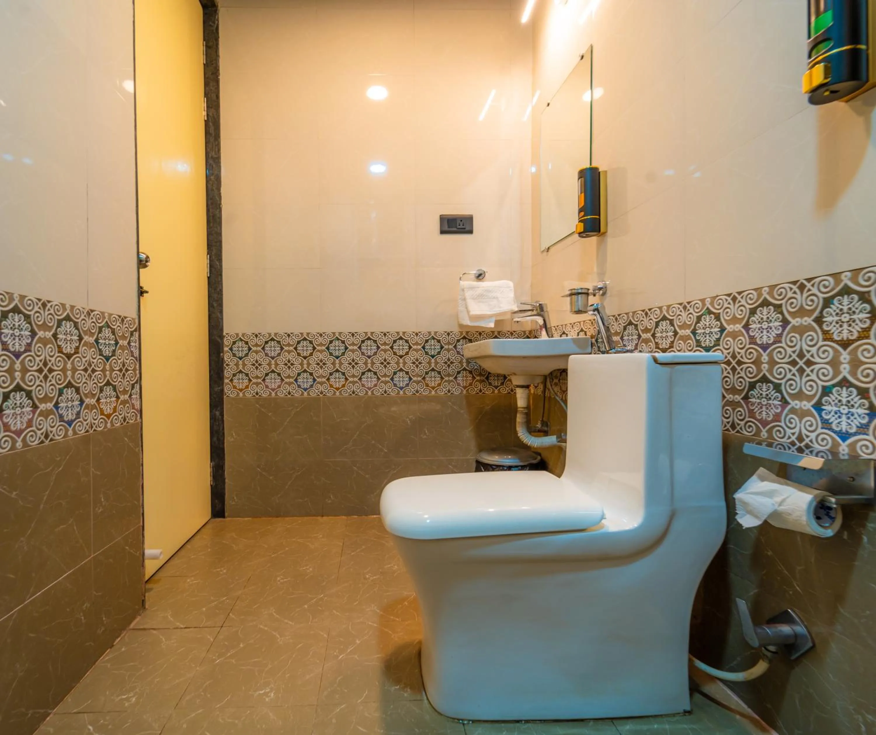 Toilet in Red Button Resort