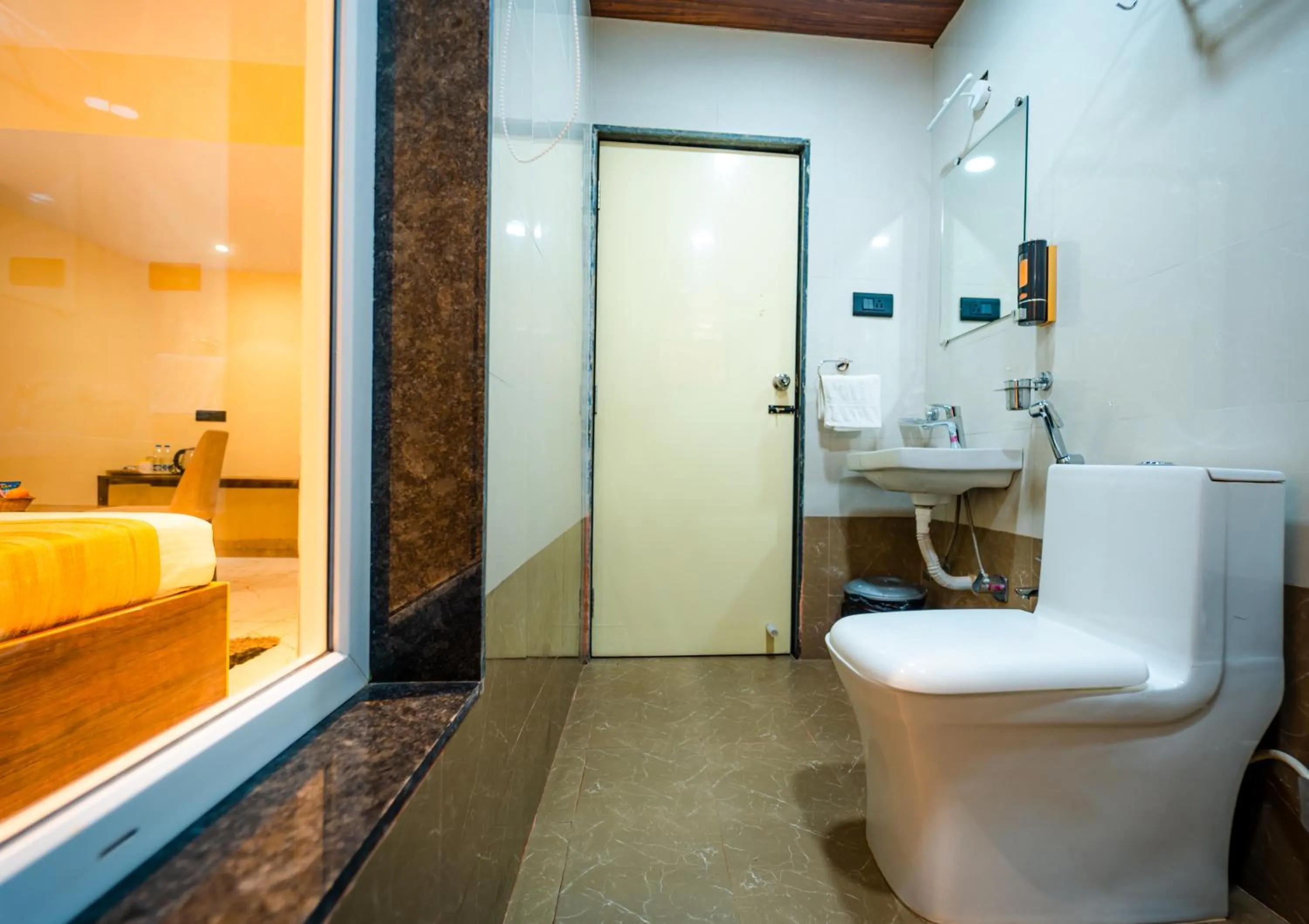 Bathroom, Bed in Red Button Resort