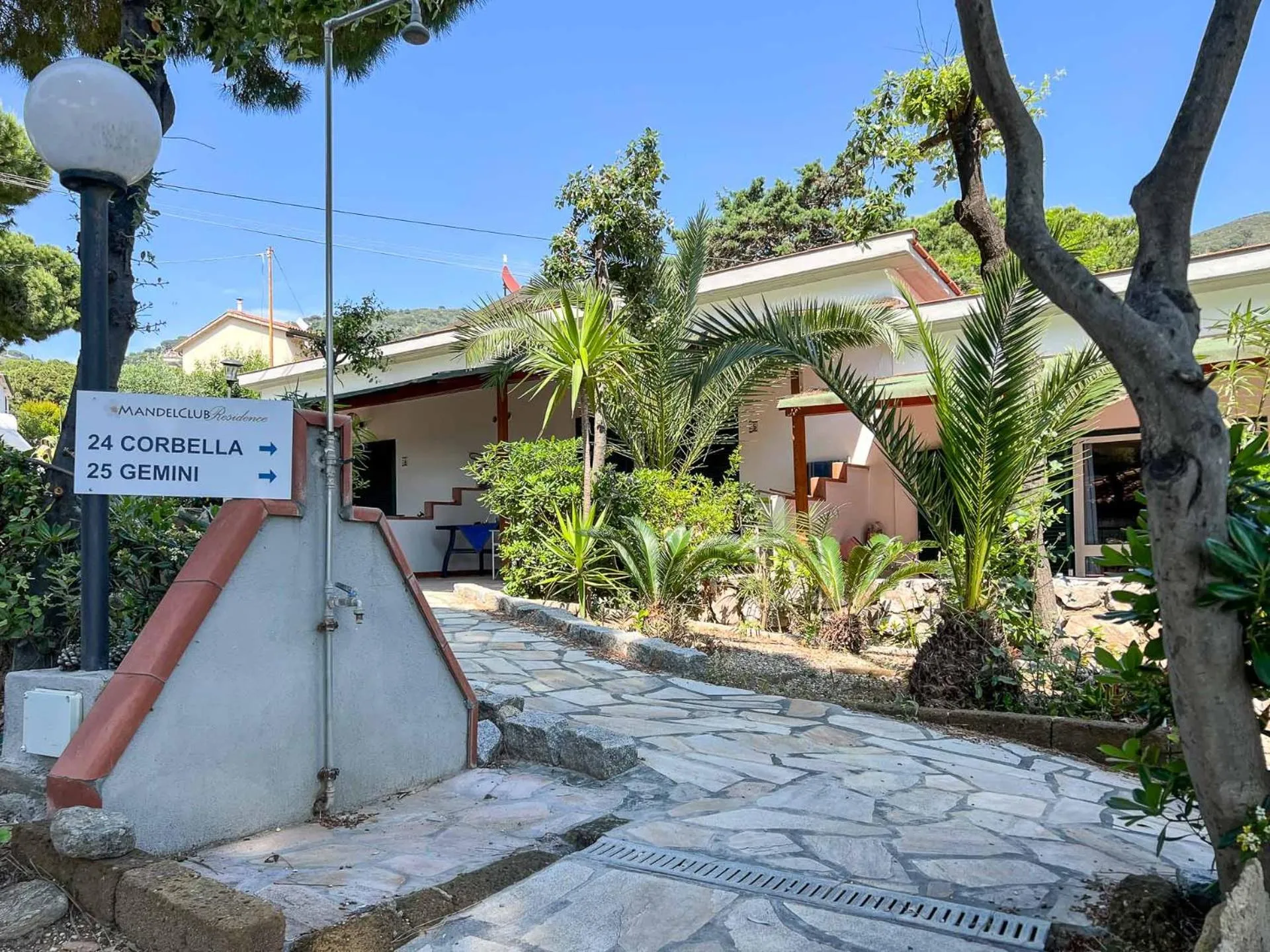 Garden in Mandel 2 Residence by Mandel club