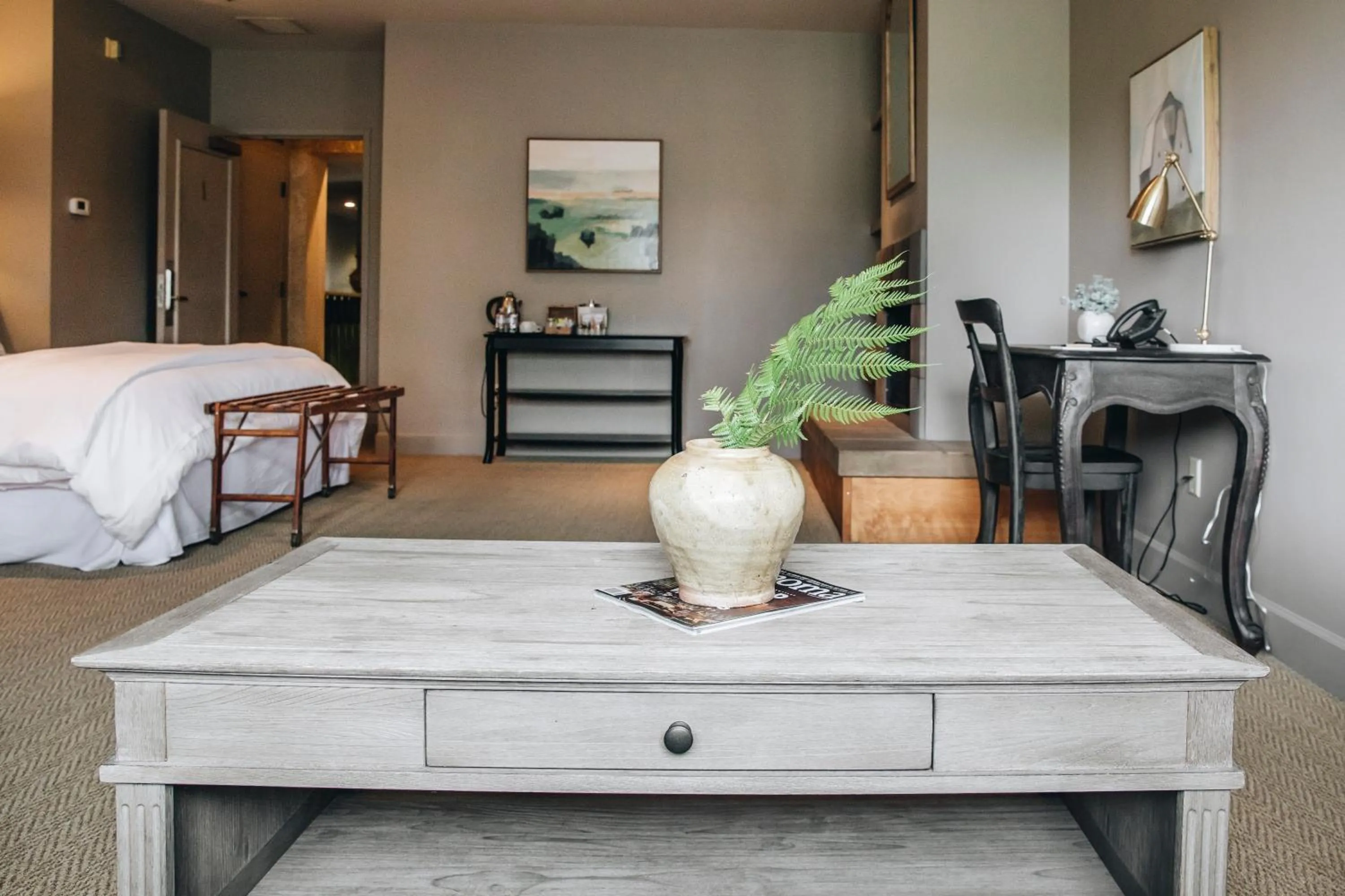 Living room, Bed in Seven Branches Venue and Inn