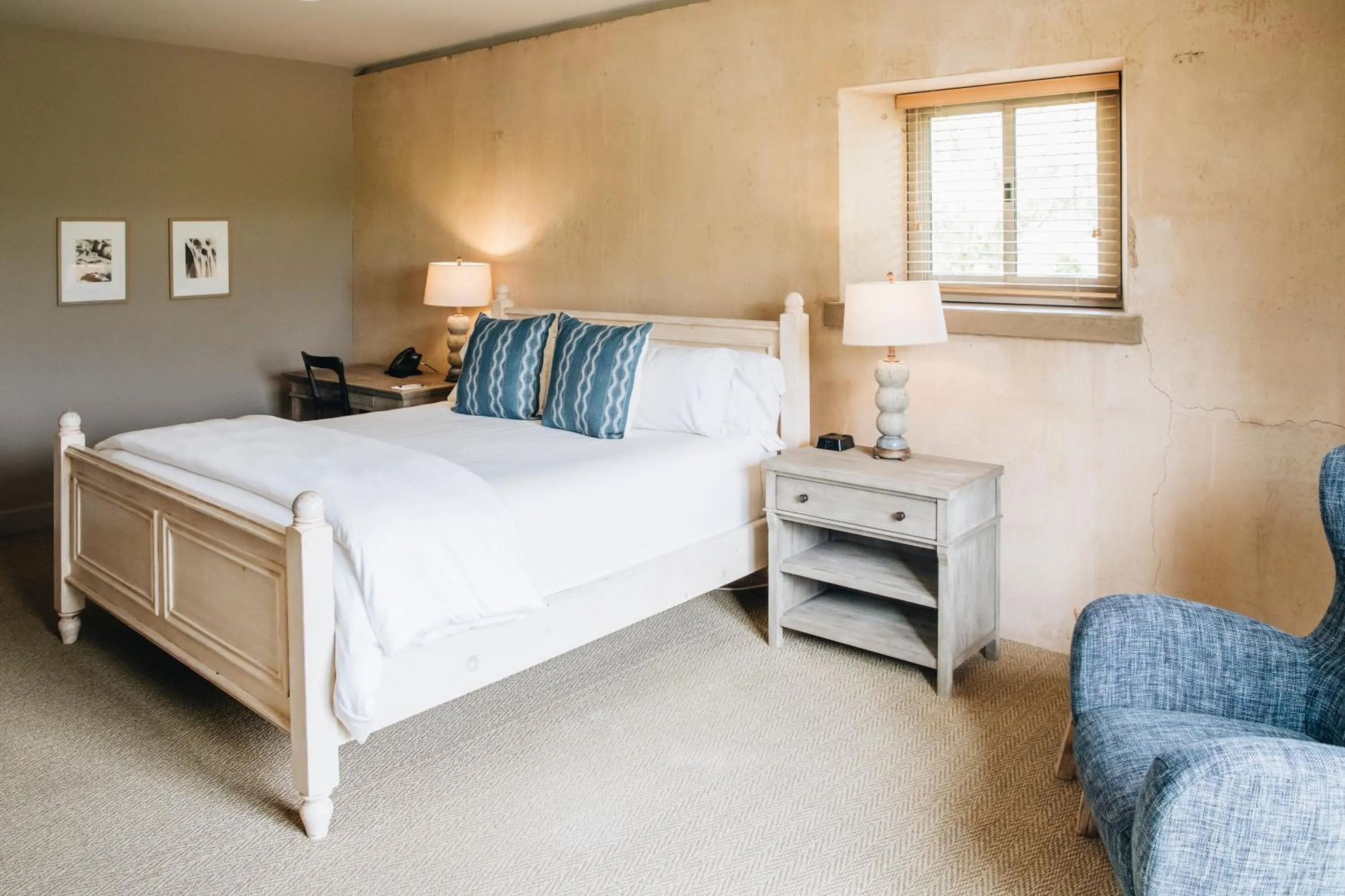 Seating area, Bed in Seven Branches Venue and Inn