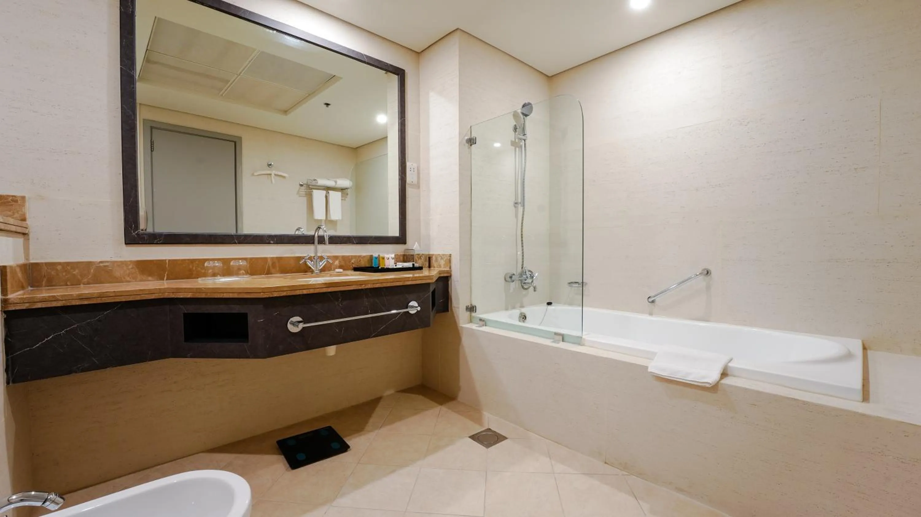 Bathroom in Blue Beach Tower The Walk JBR