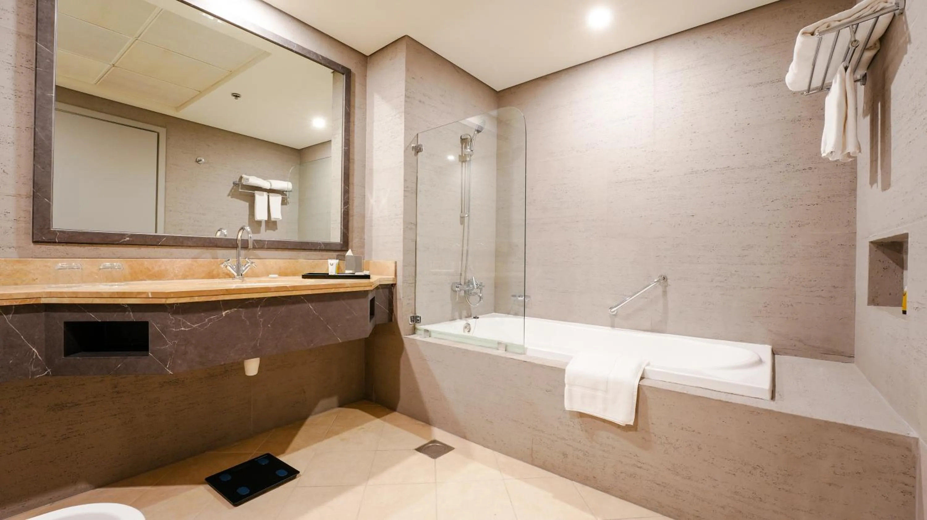 Bathroom in Blue Beach Tower The Walk JBR