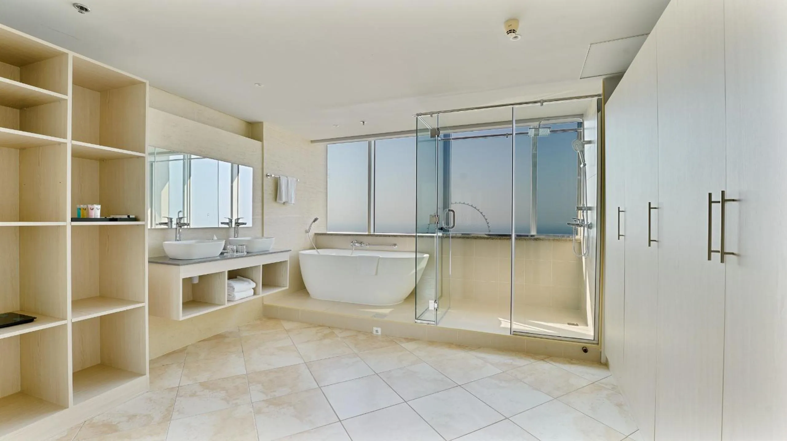 Shower in Blue Beach Tower The Walk JBR