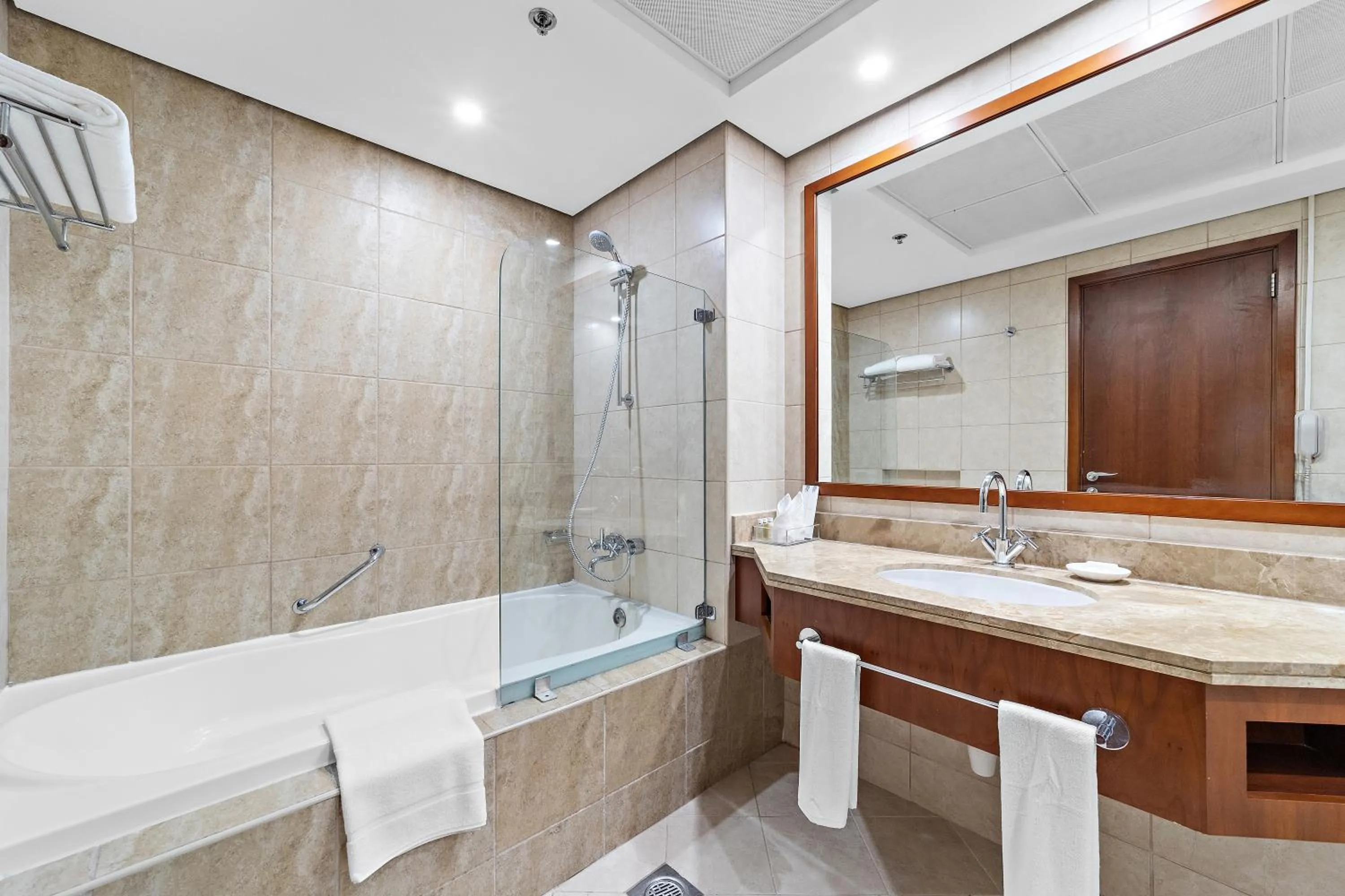 Shower in Blue Beach Tower The Walk JBR