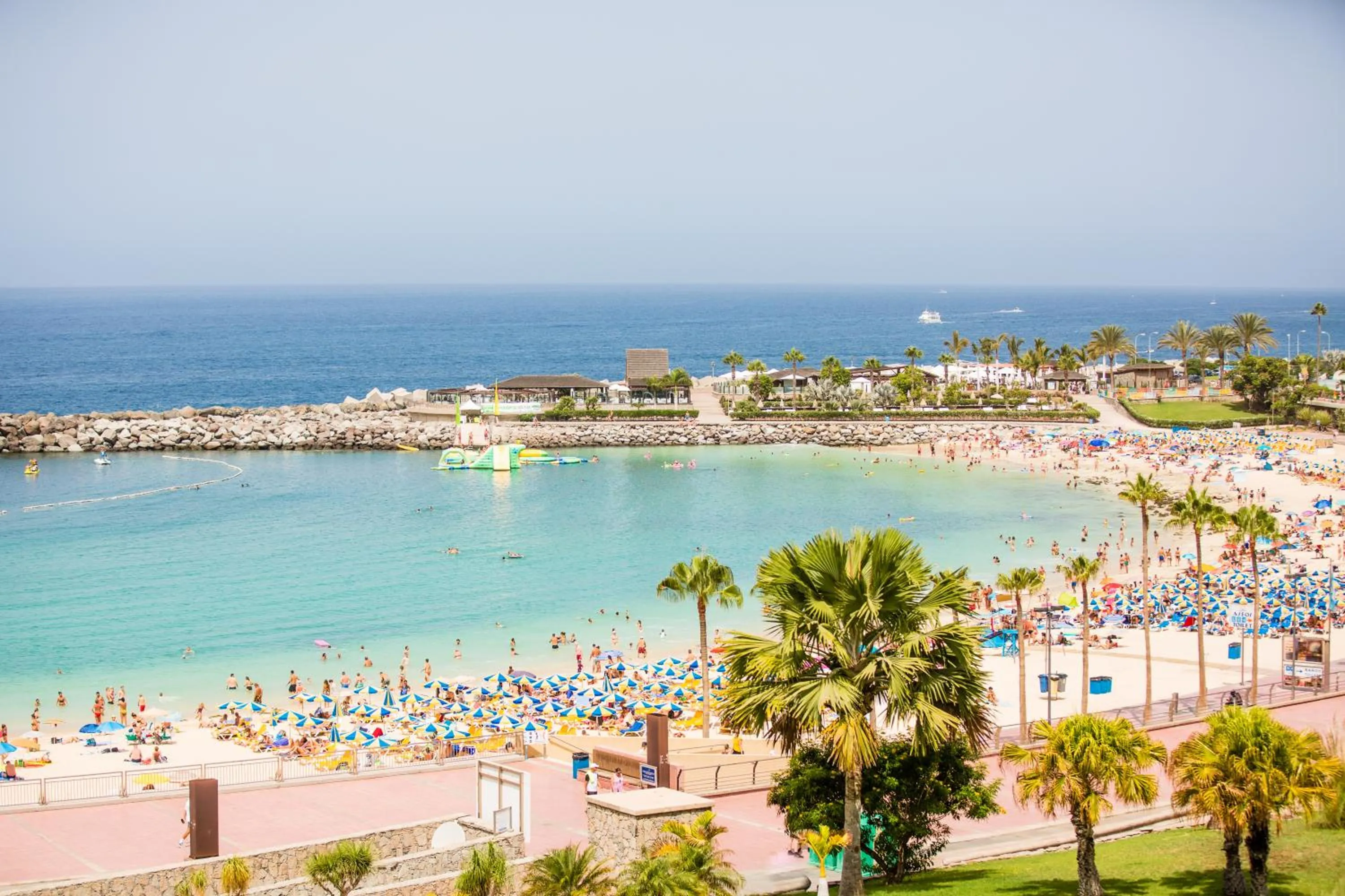 Restaurant/places to eat in Amadores Beach Apartments