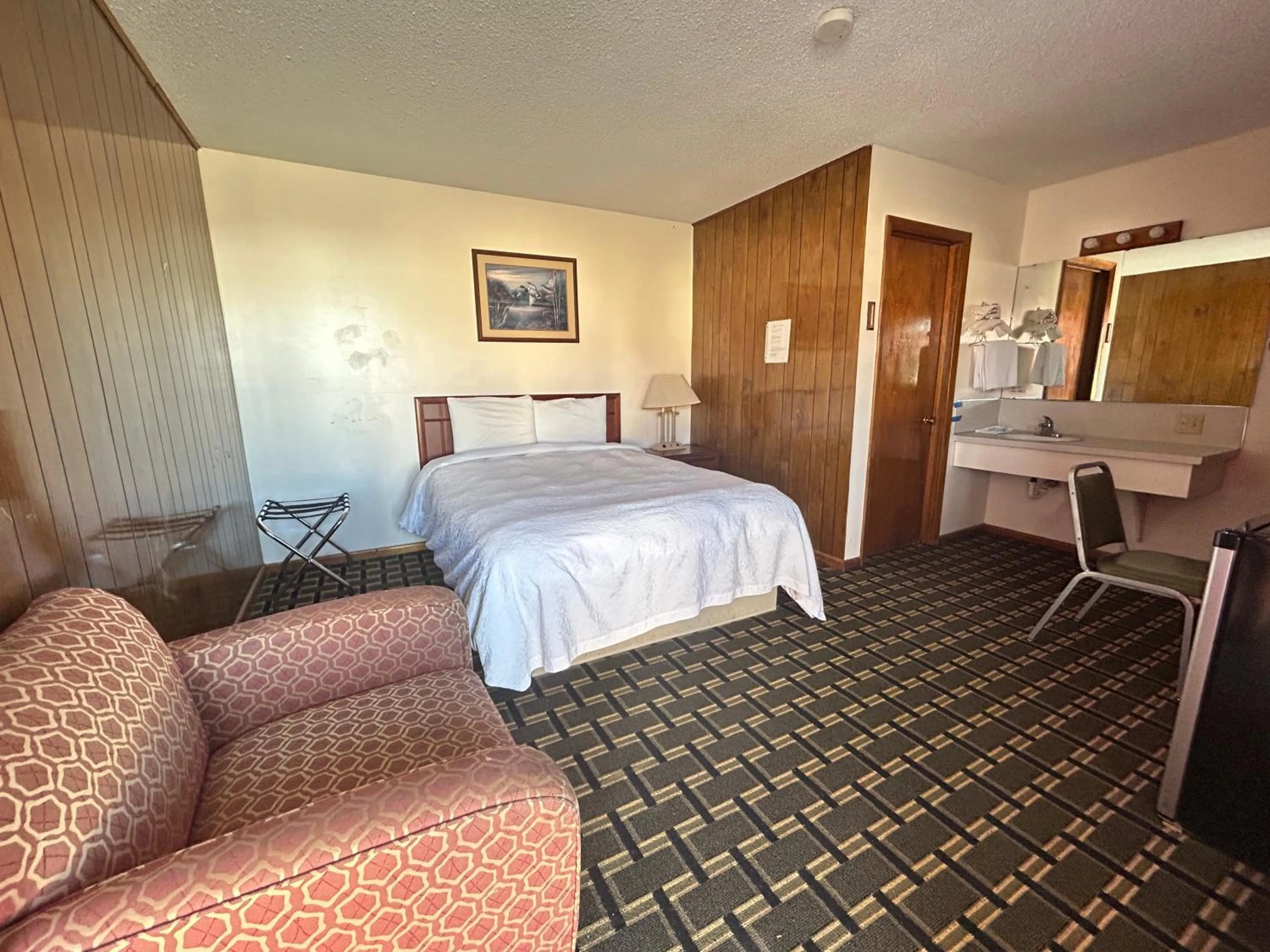 Bedroom, Bed in Big 12 Motel Broken Bow NE