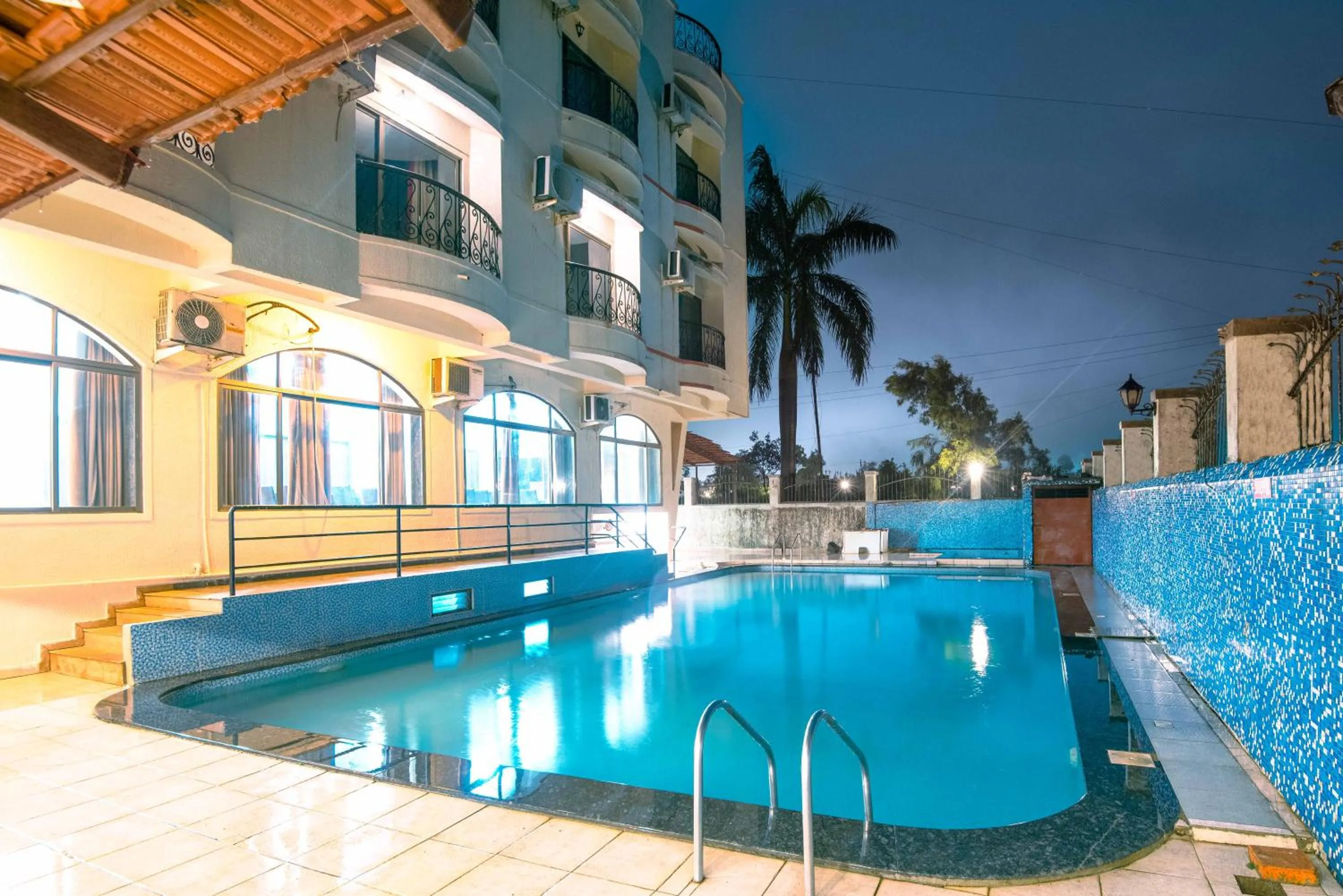 Swimming pool in Treebo Reveniir Resort with Pool