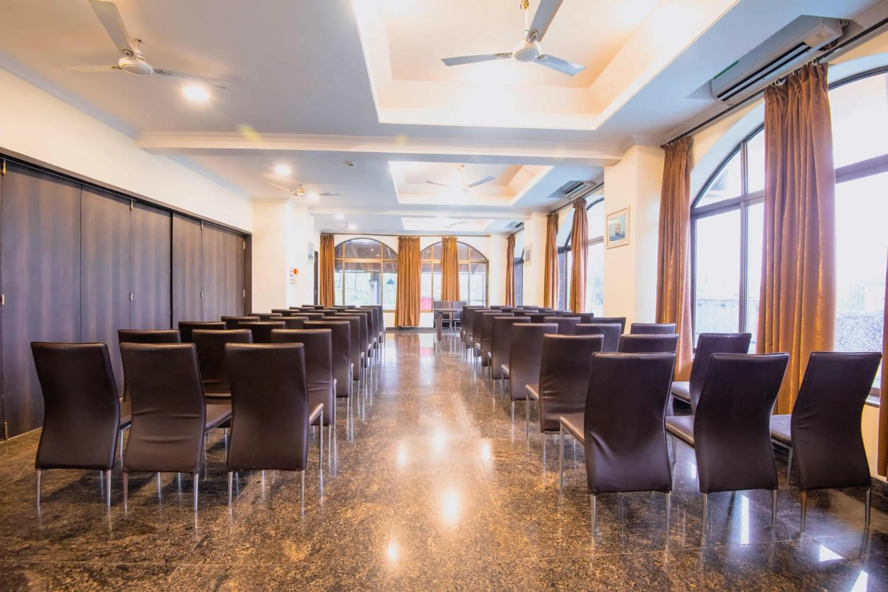 Meeting/conference room in Treebo Reveniir Resort with Pool