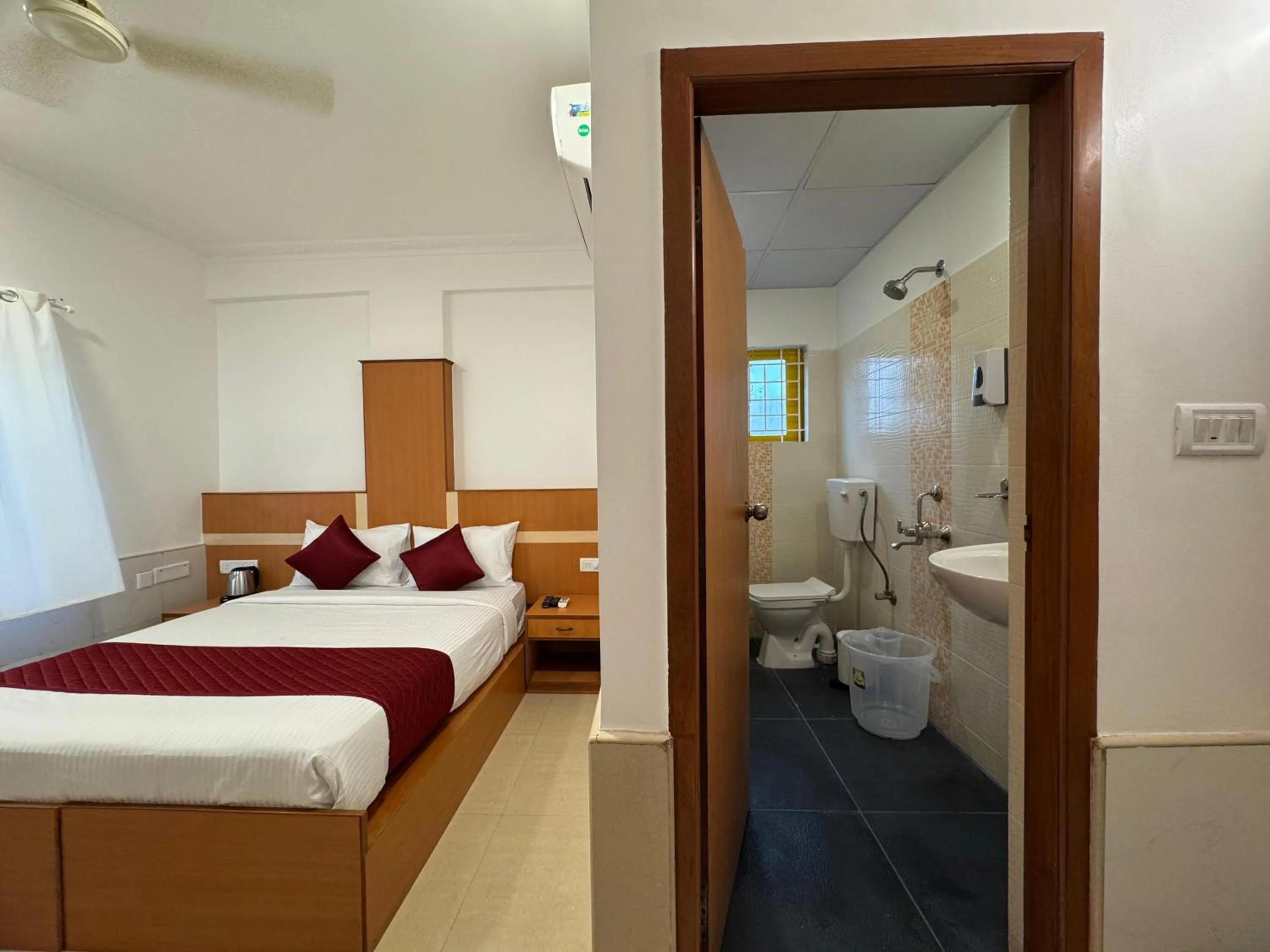 Bedroom, Bed in Zipp Lite Murugeshpalya