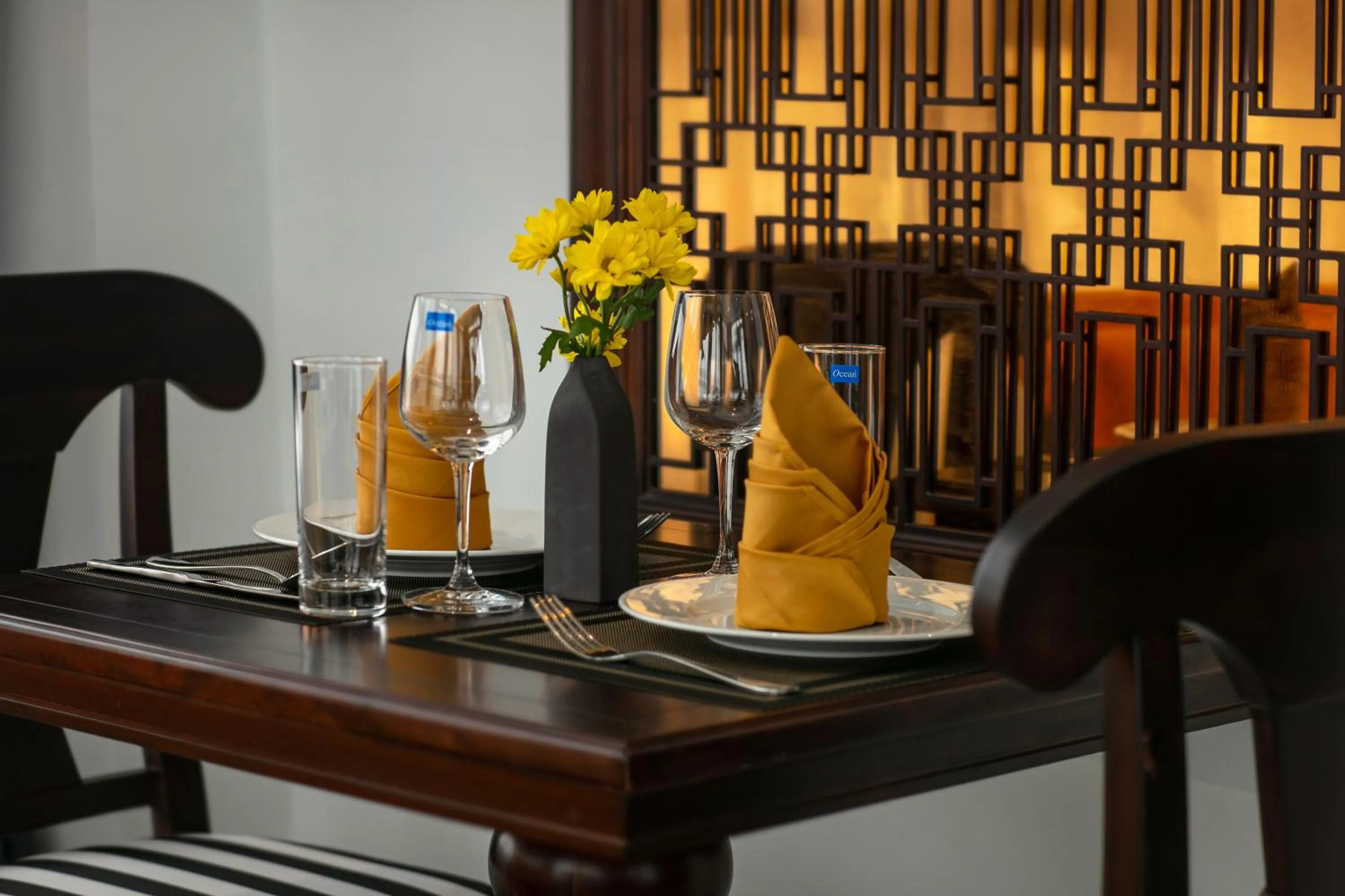 Restaurant/places to eat in Romantique Hotel De Hanoi